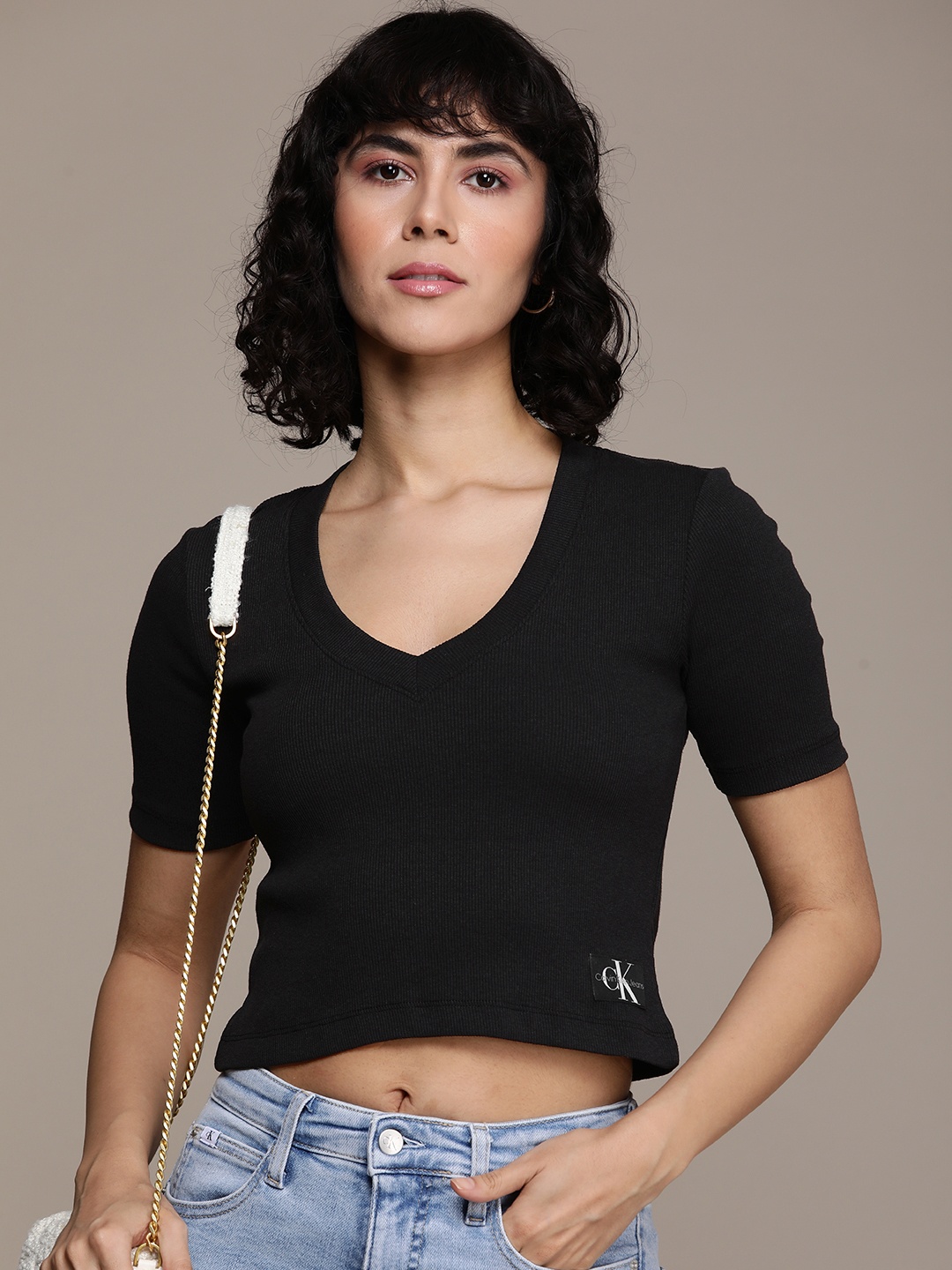 

Calvin Klein Jeans Ribbed V-Neck Slim Fit Crop T-shirt, Black