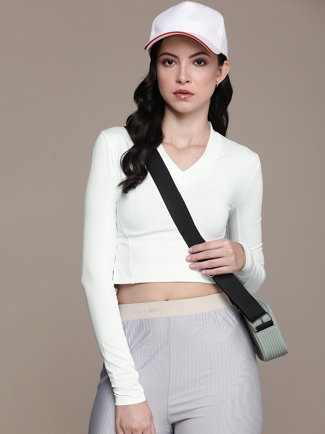 

Calvin Klein Jeans V-Neck Long Sleeves Slim Fit Crop T-shirt, White