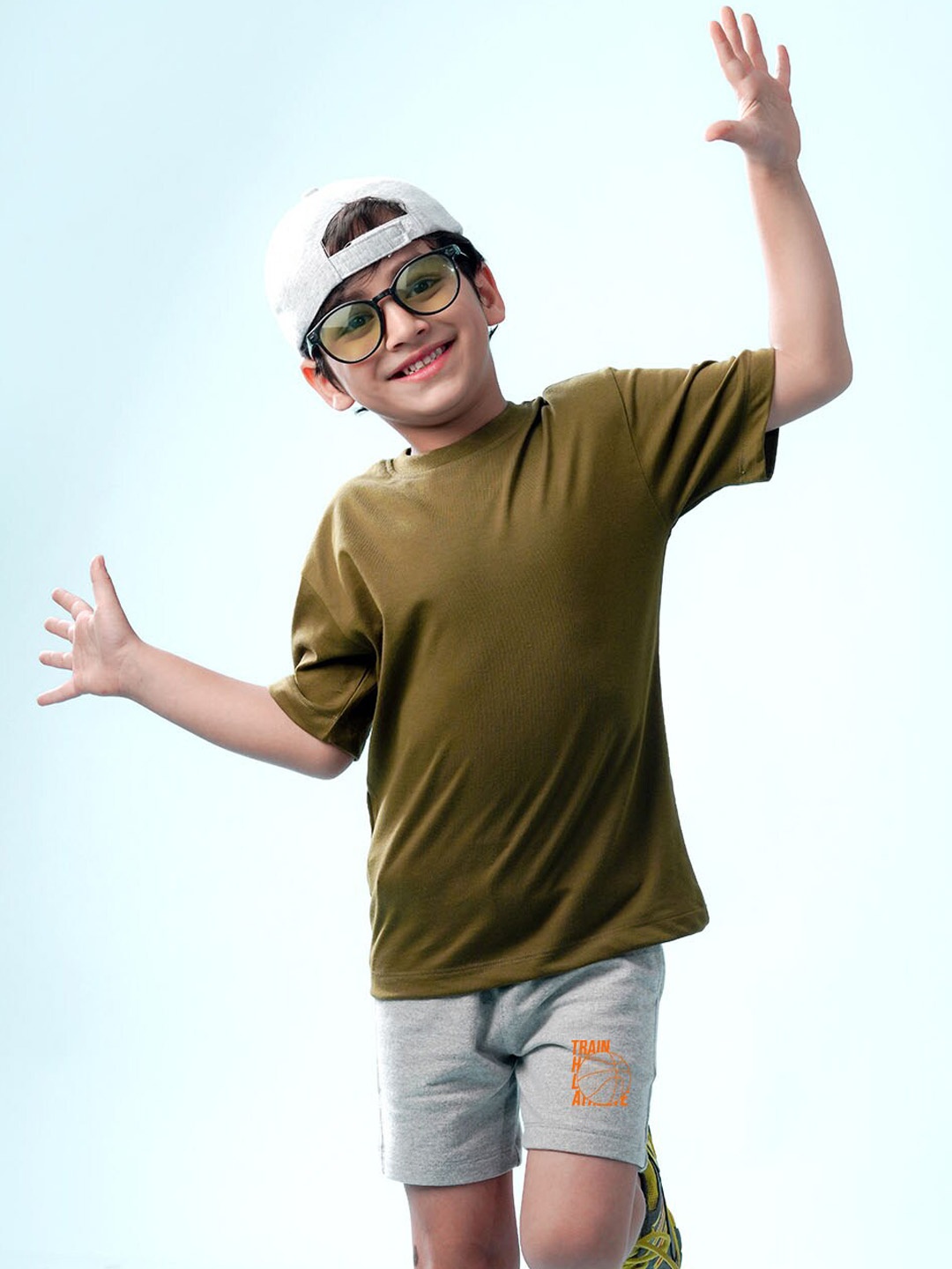 

NUSYL Boys Typography Printed Knitted Mid-Rise Shorts, Grey