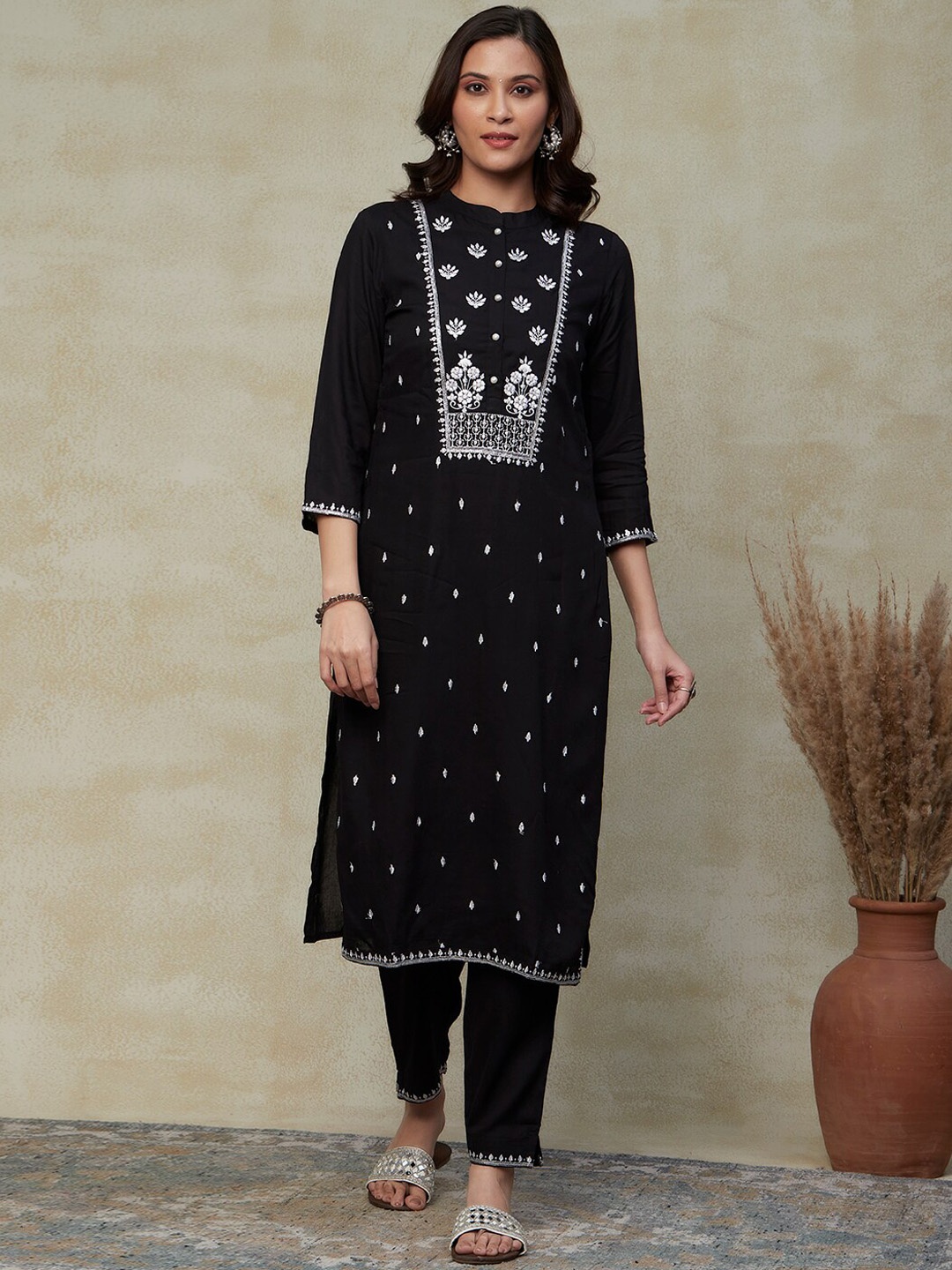 

FASHOR Floral Embroidered Regular Kurta With Trousers, Black