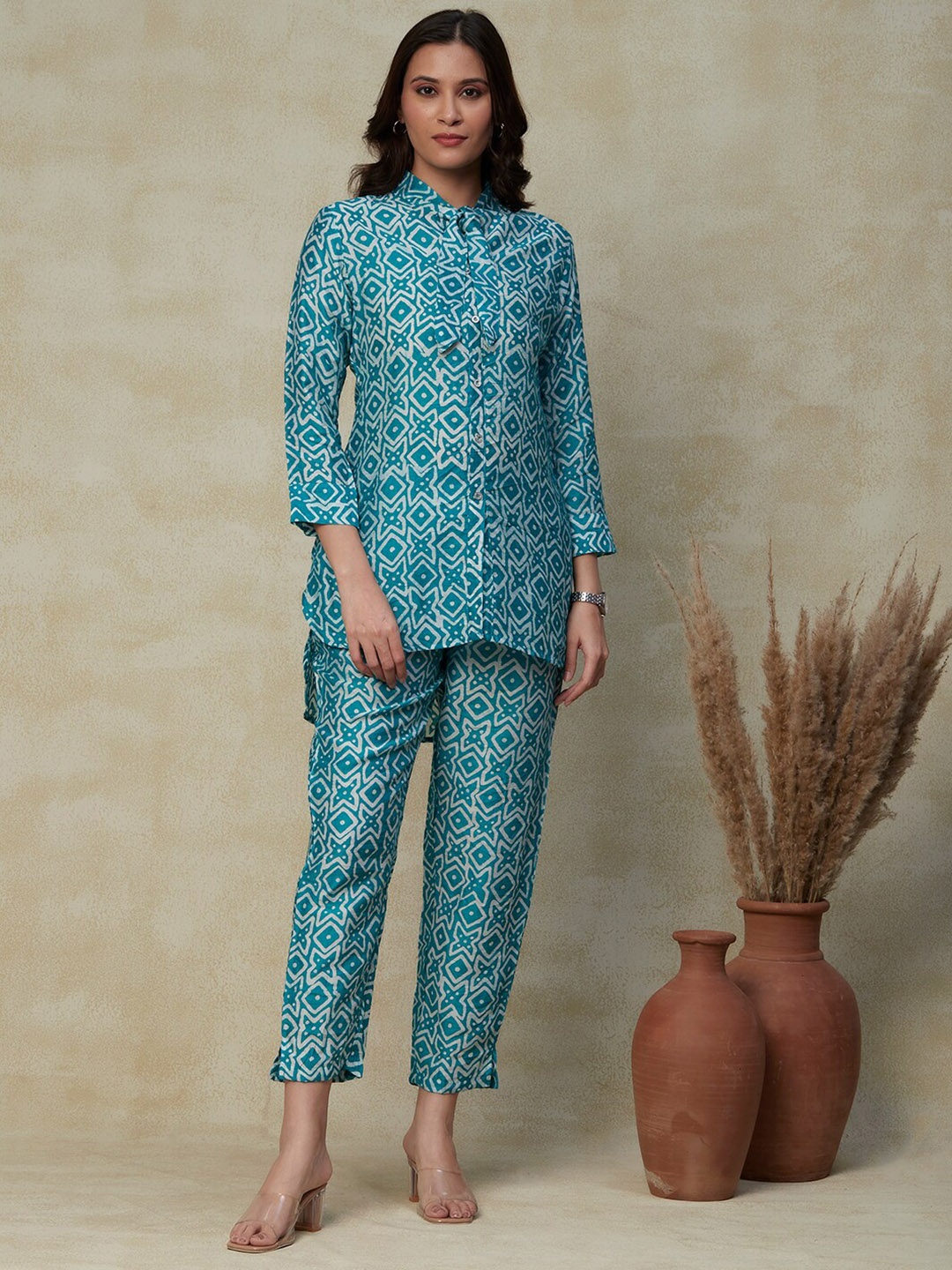 

FASHOR Abstract Batik Printed Tie-Up Neck Shirt & Trouser, Green