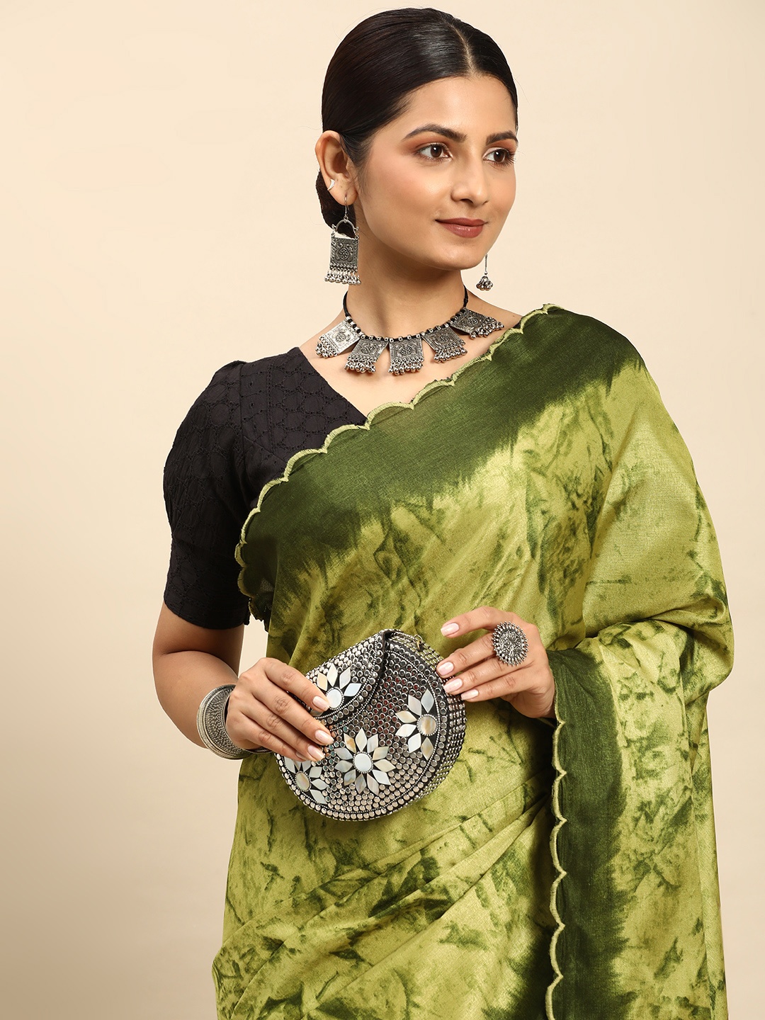 

LOOKNBOOK ART Shibori Print Saree, Green