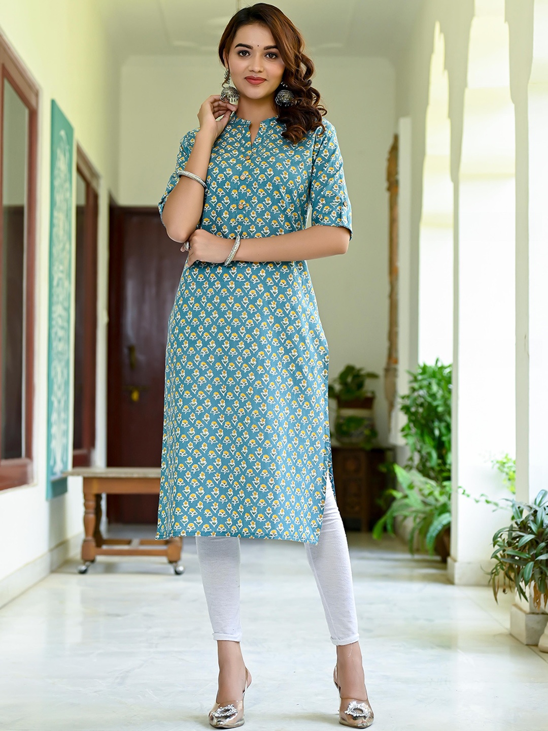 

Nishika Mandarin Collar Floral Printed Kurta, Blue