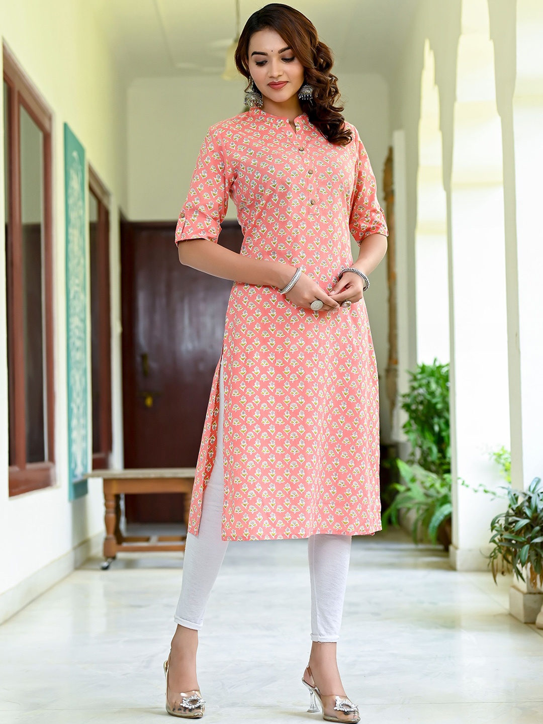 

Nishika Mandarin Collar Floral Printed Kurta, Coral