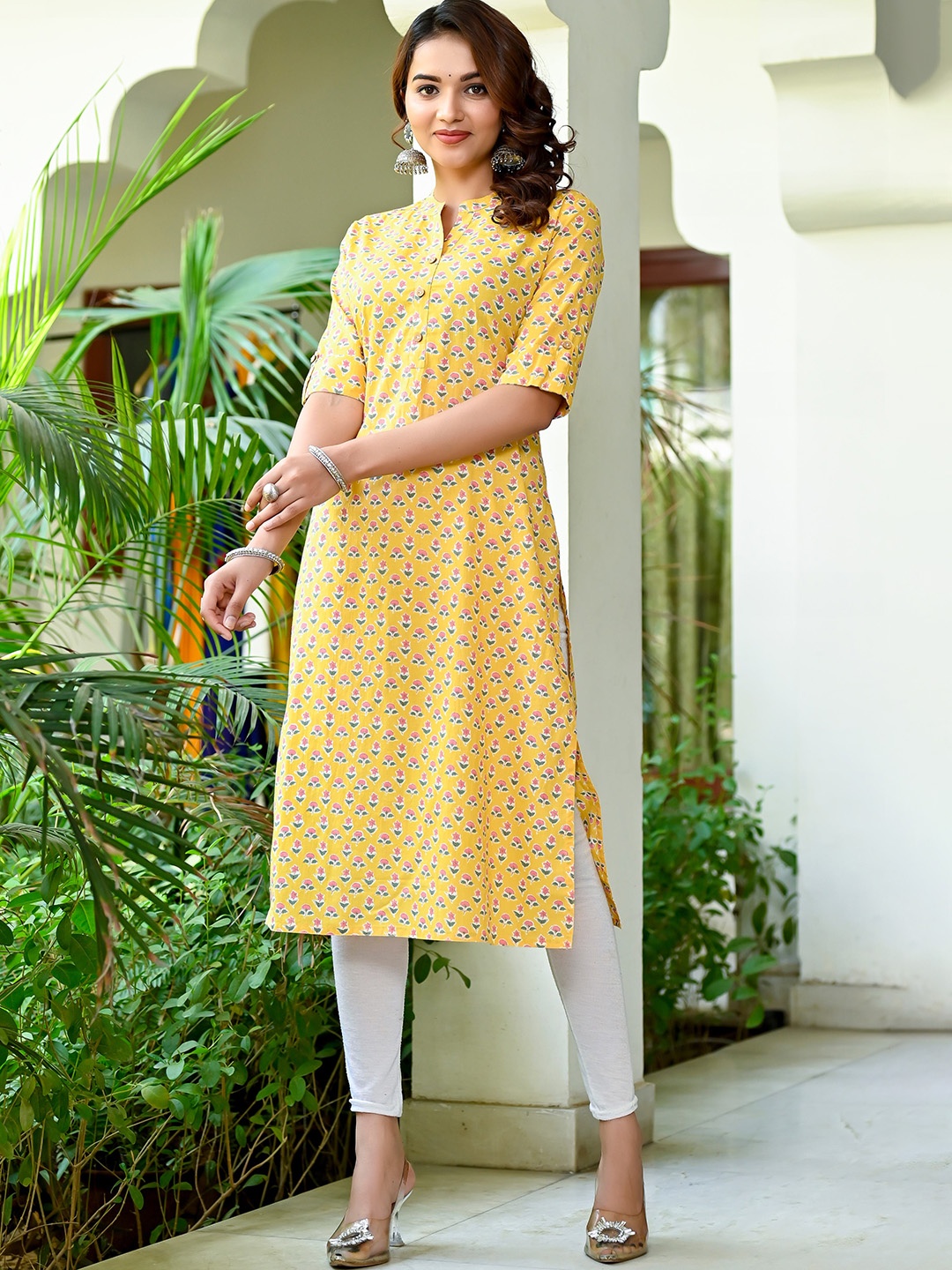

Nishika Mandarin Collar Floral Printed Kurta, Yellow