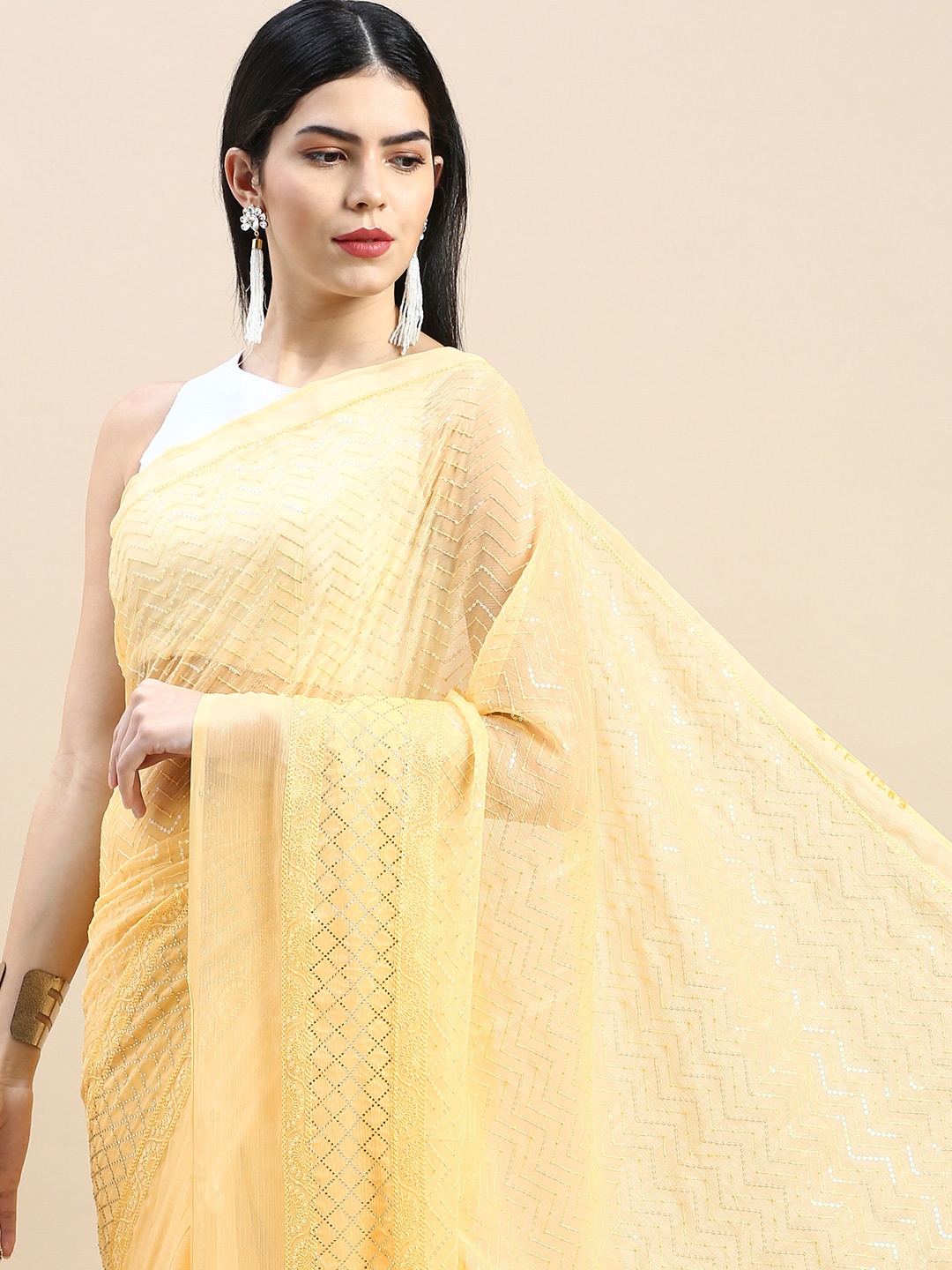 

VISHNU WEAVES Embellished Sequinned Saree, Yellow