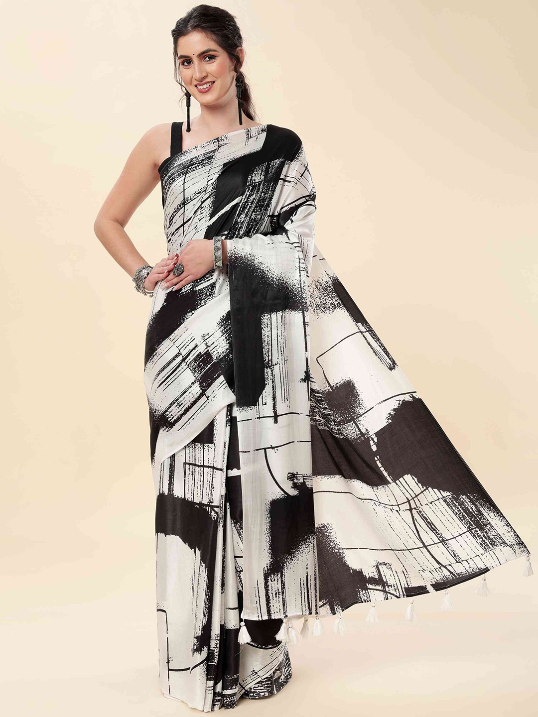 

elora Abstract Printed Pure Silk Saree, White