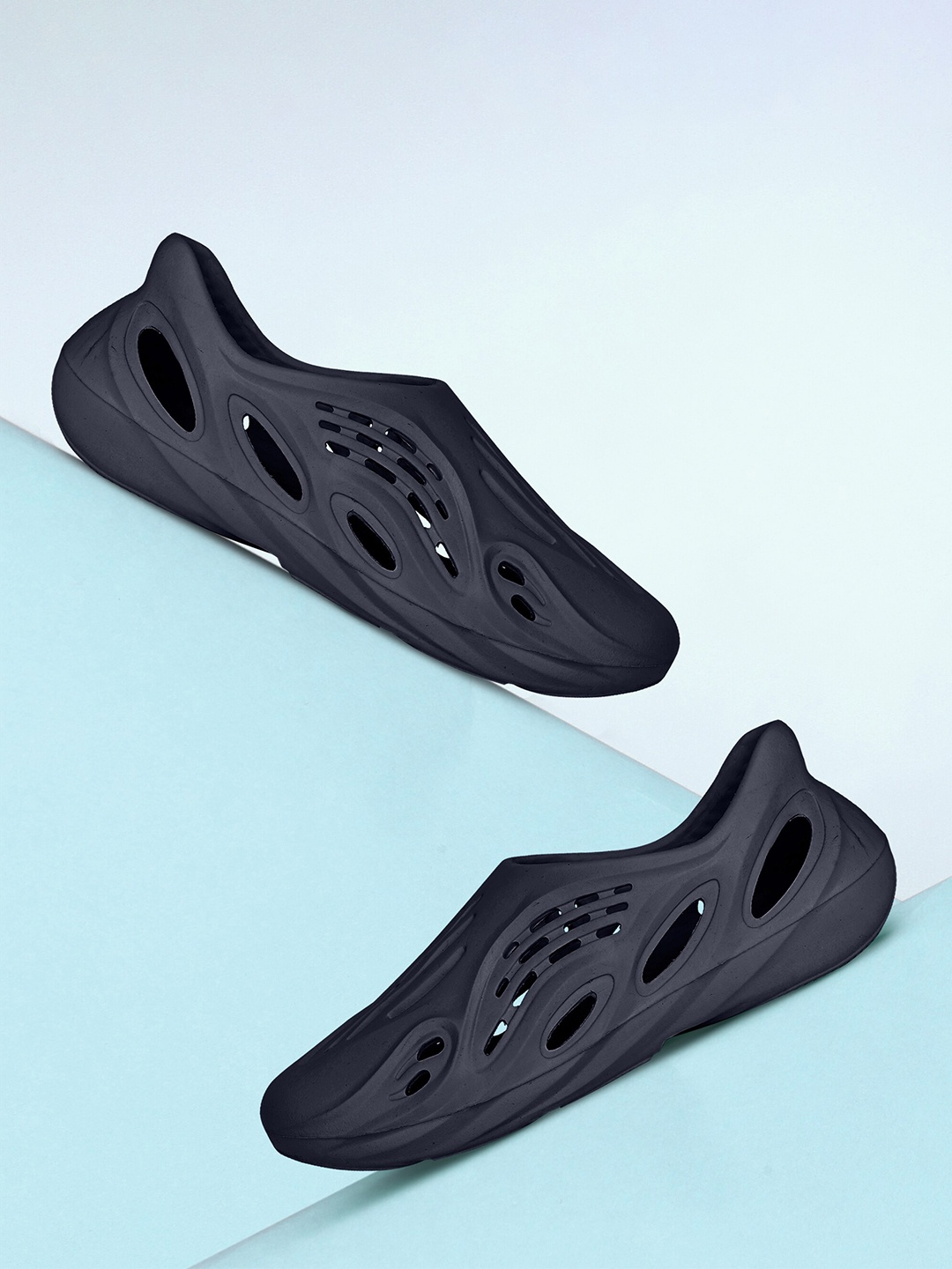 

Aqualite Men Featherweight Clogs, Navy blue