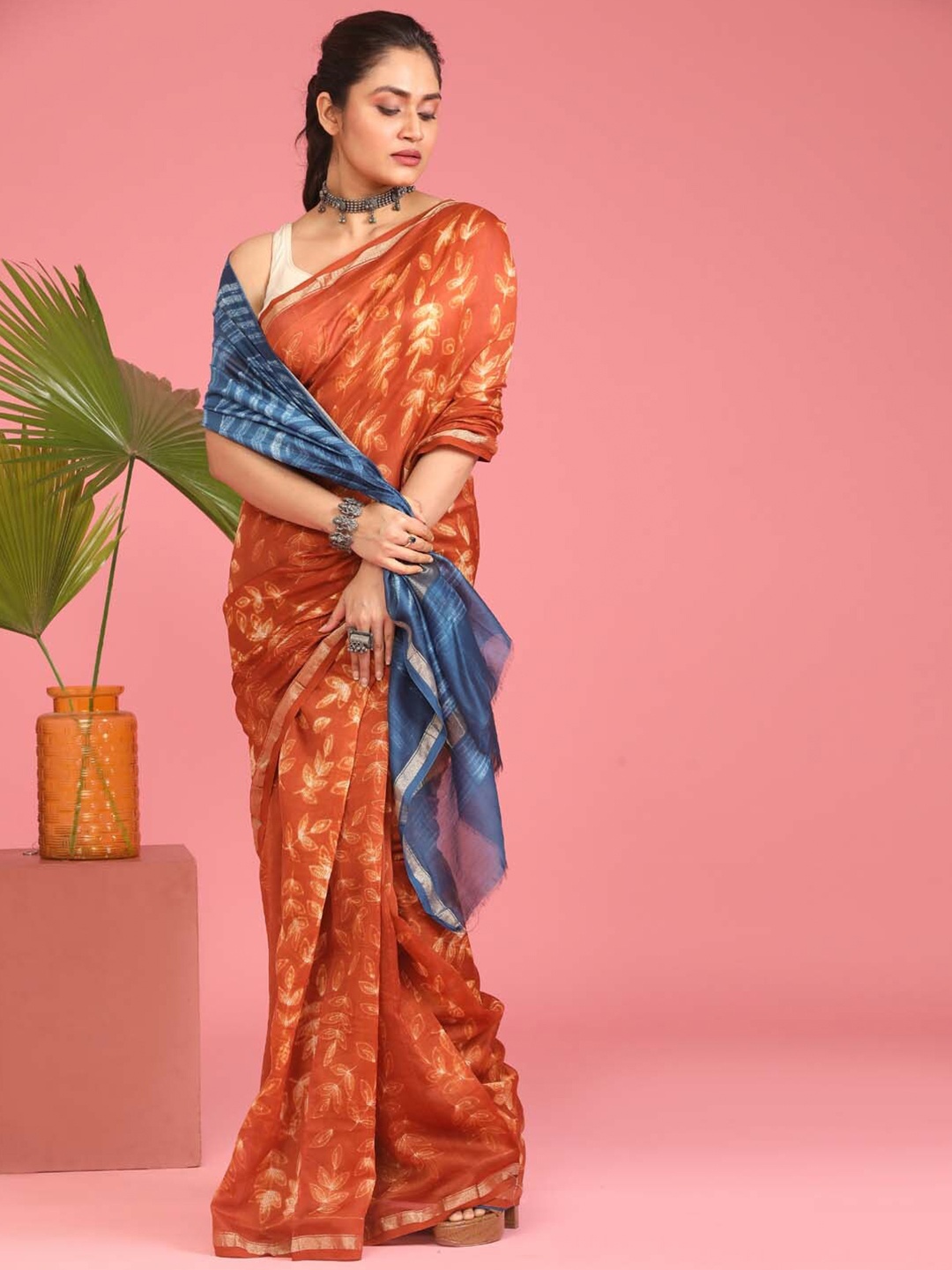 

Indethnic Floral Zari Silk Cotton Chanderi Saree With Blouse Piece, Rust