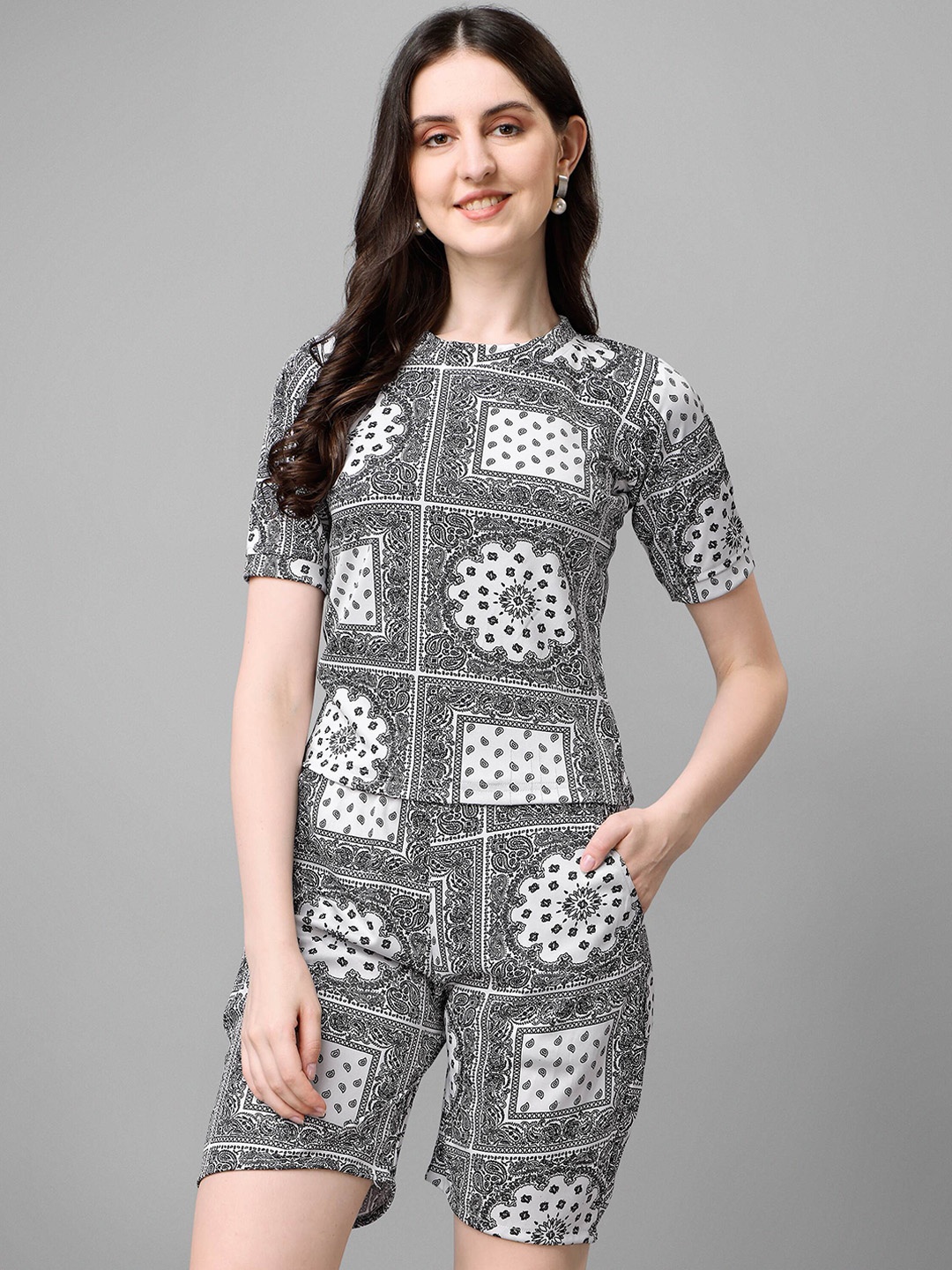 

DL Fashion Paisley Printed Top With Shorts, White