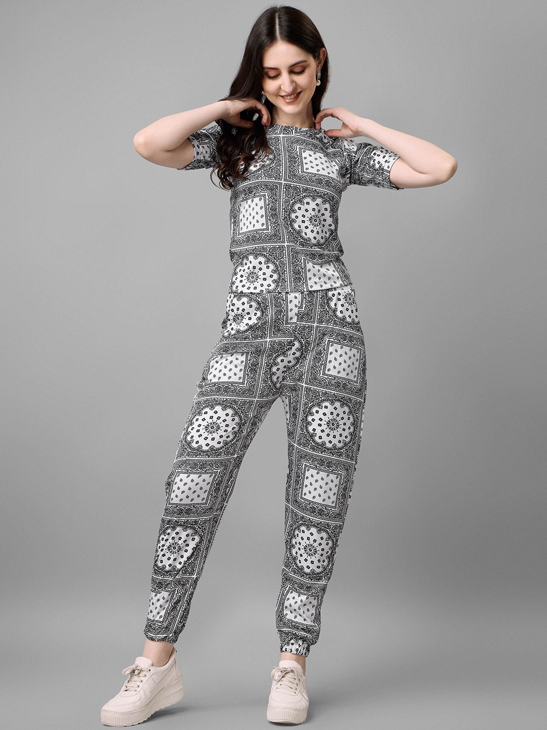 

DL Fashion Printed Round Neck T-shirt & Jogger, White