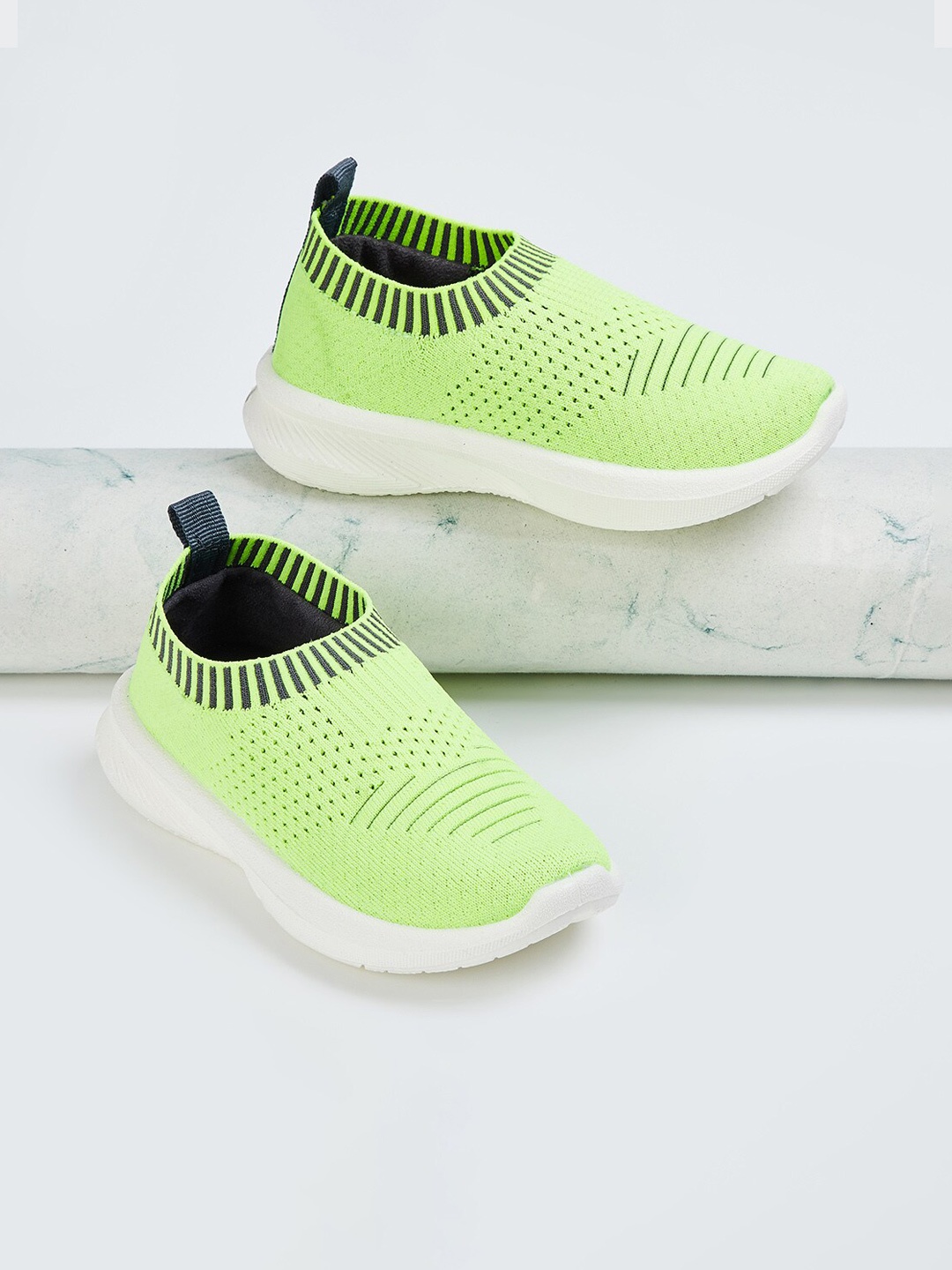 

max Boys Slip On Walking Shoes, Fluorescent green