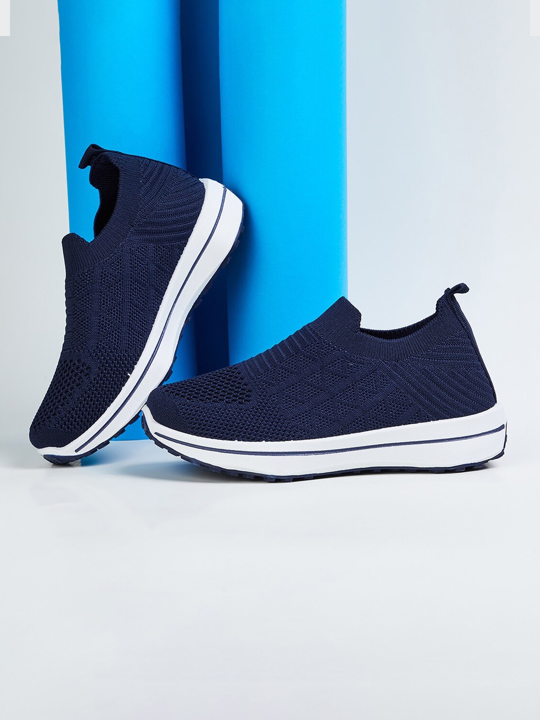 

max Boys Slip On Walking Shoes, Navy blue