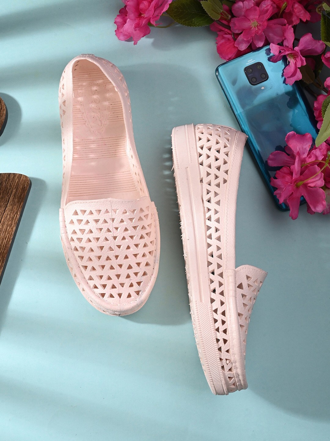 

MENGLER Women Laser Cuts Loafers, Pink