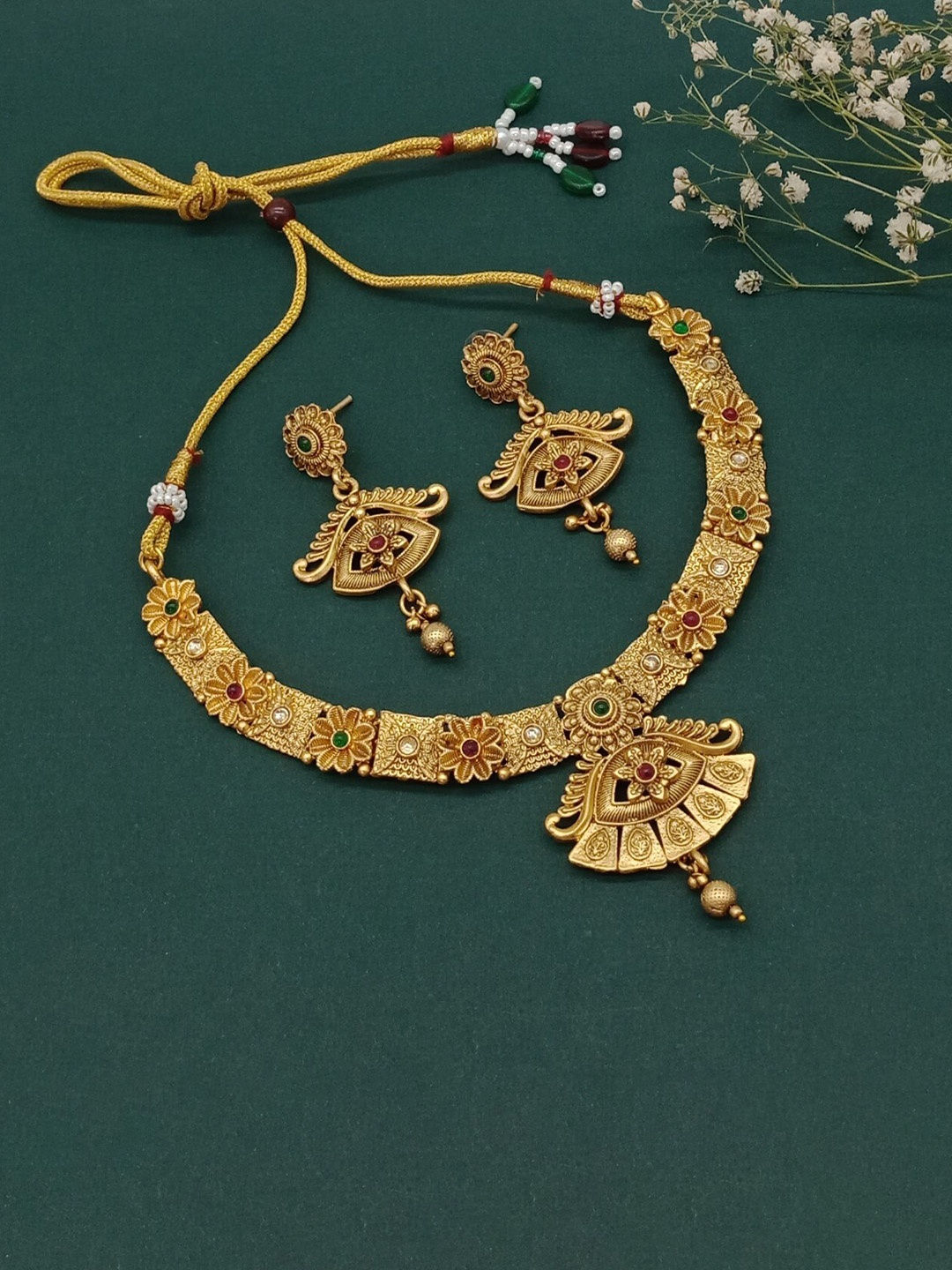 

AASHISH IMITATION Gold-Plated Kundan-Studded & Beaded Necklace & Earrings