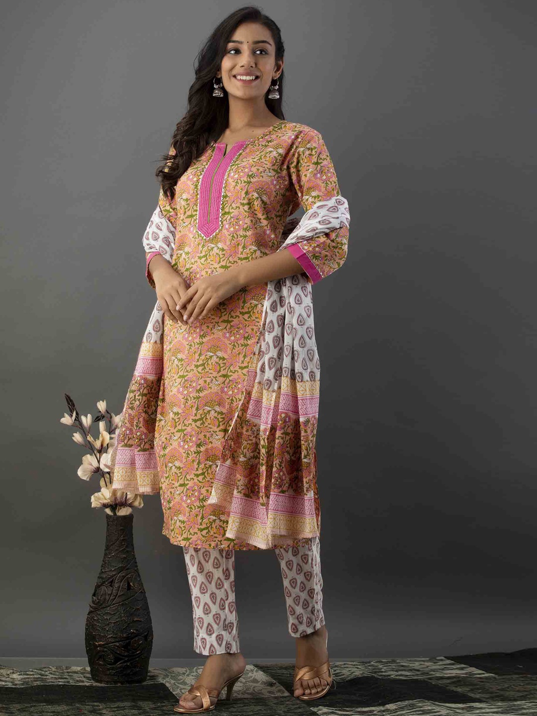 

JAIPUR FASHION MODE Floral Printed Pure Cotton Kurta With Trousers & With Dupatta, Orange