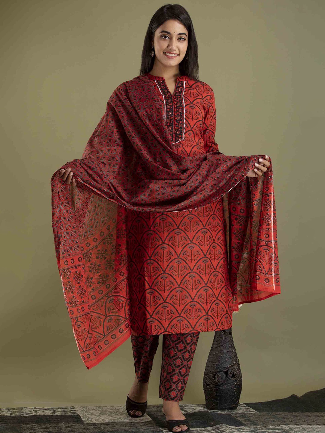 

JAIPUR FASHION MODE Ethnic Motifs Printed Pure Cotton Kurta With Trousers & With Dupatta, Red