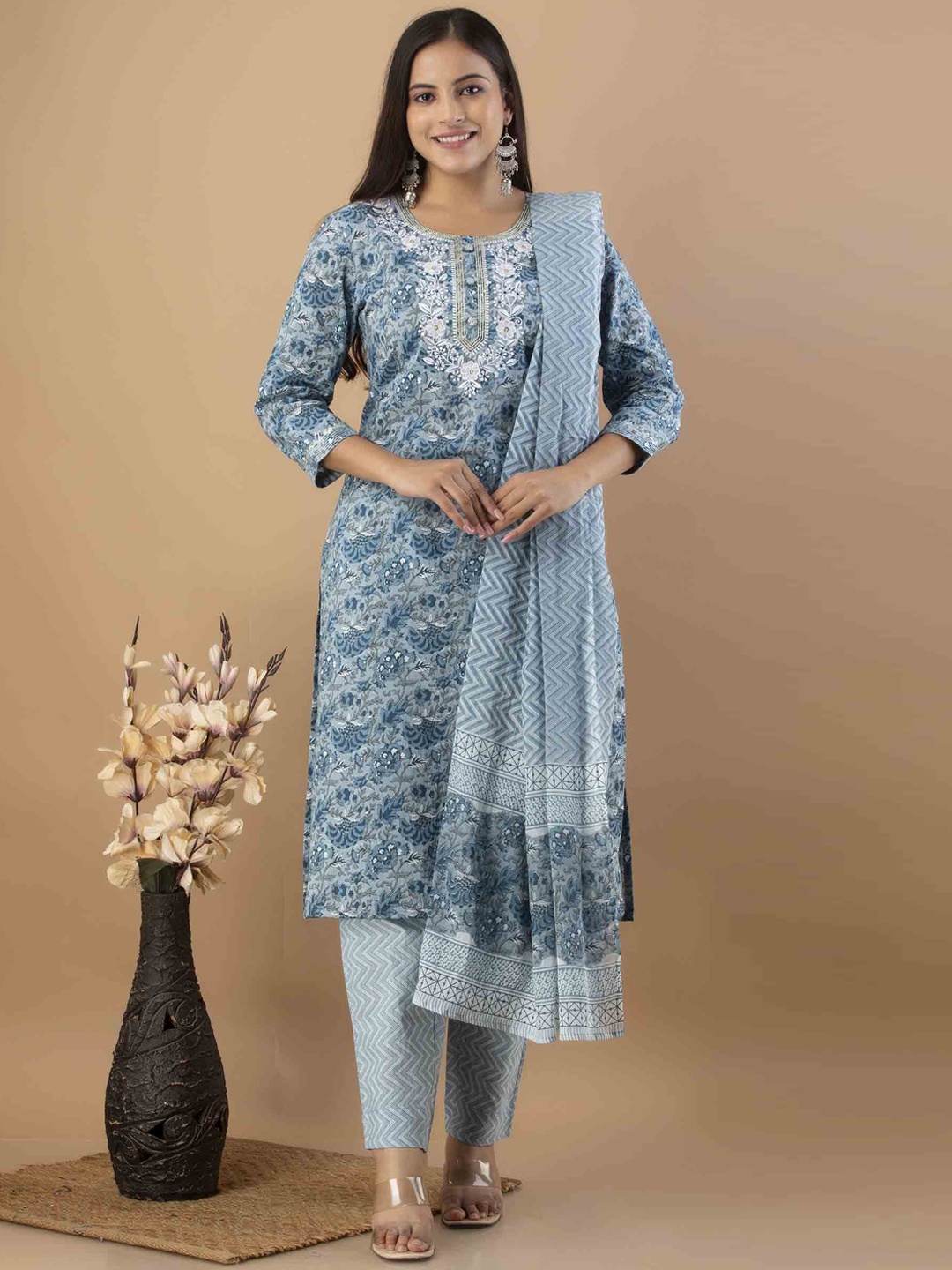 

JAIPUR FASHION MODE Floral Printed Pure Cotton Kurta with Trousers & With Dupatta, Grey
