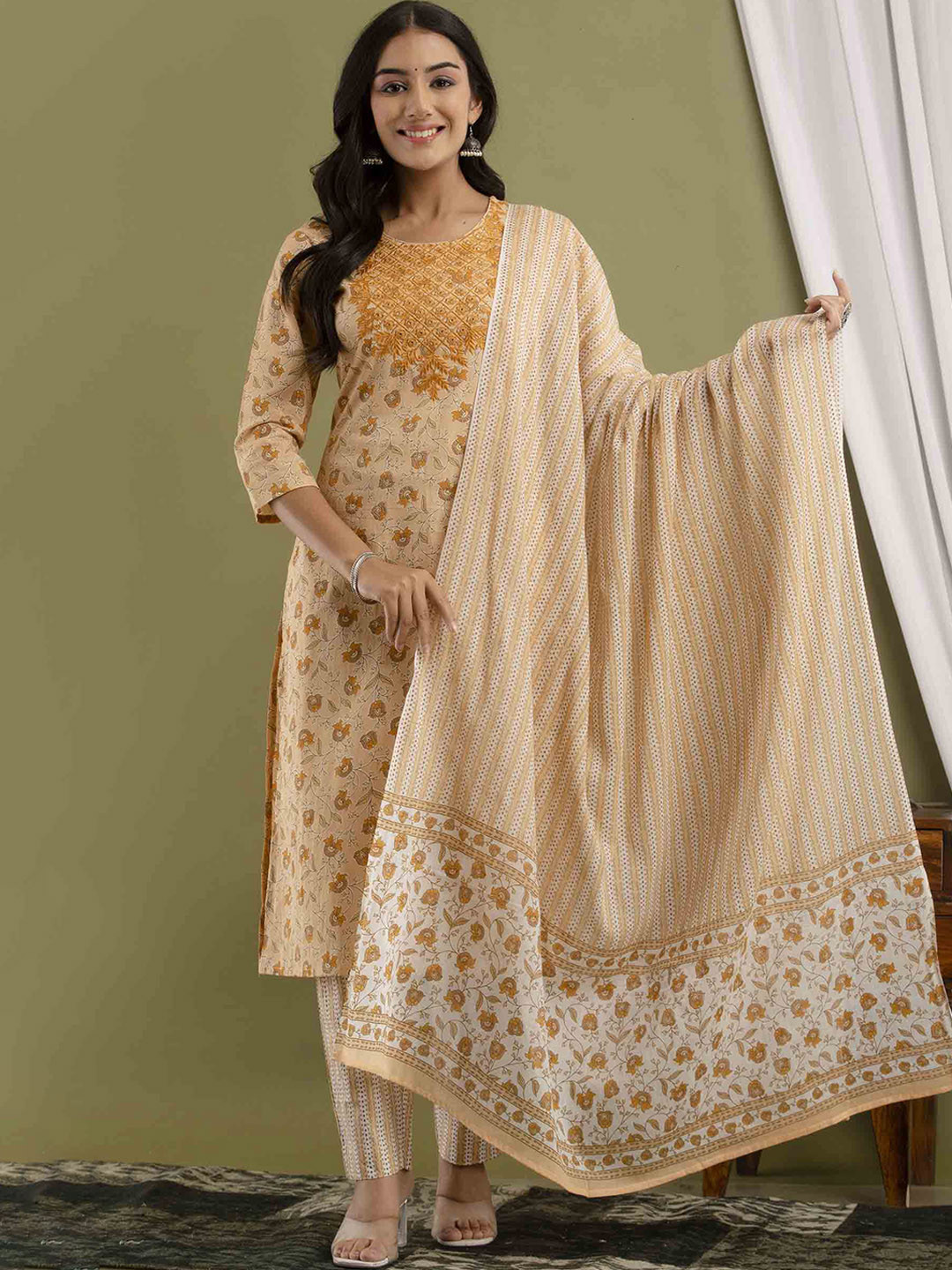 

JAIPUR FASHION MODE Floral Printed Thread Work Pure Cotton Kurta & Trousers With Dupatta, Yellow