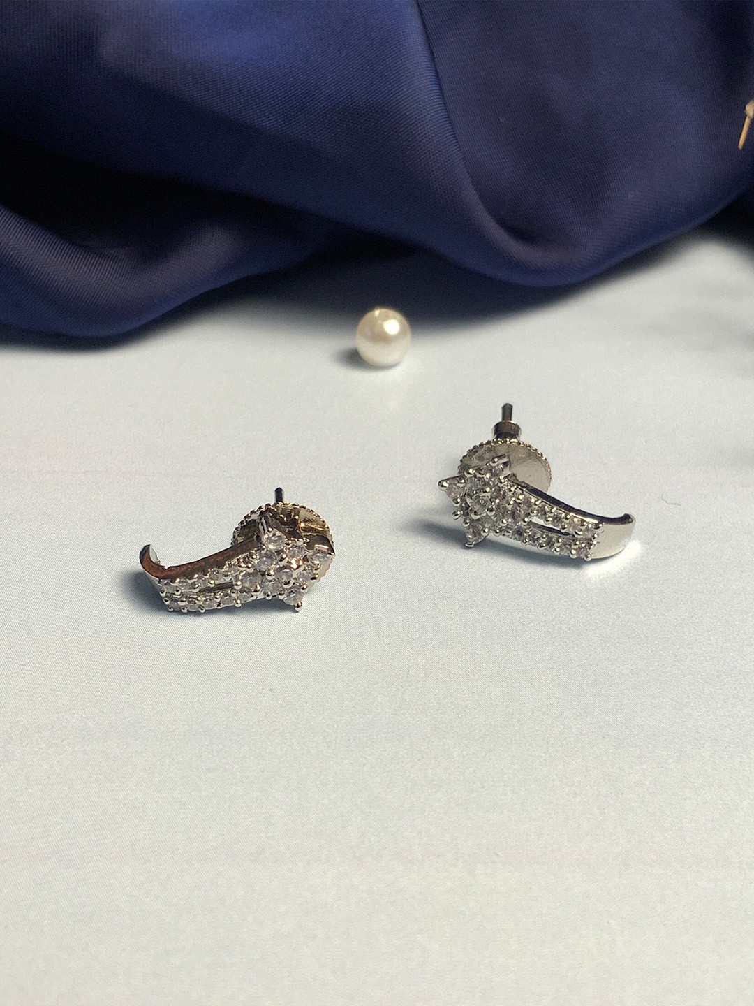 

ABDESIGNS Silver-Plated Floral Studs Earrings