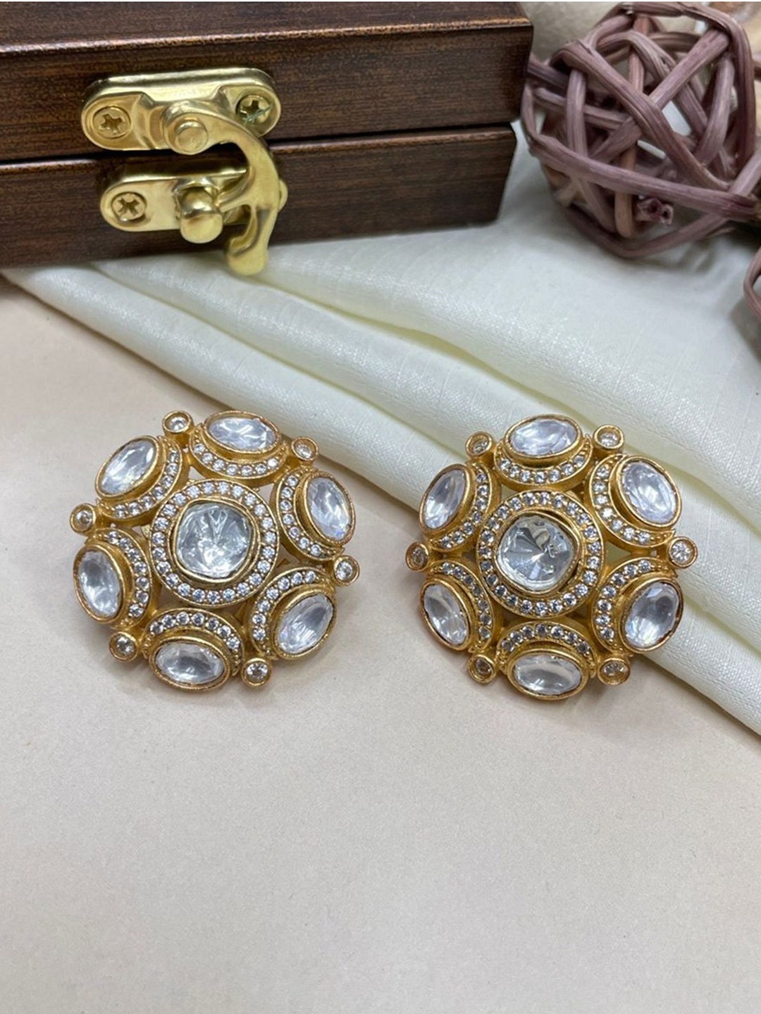 

ABDESIGNS Gold-Plated Kundan Studded Floral Stud Earrings