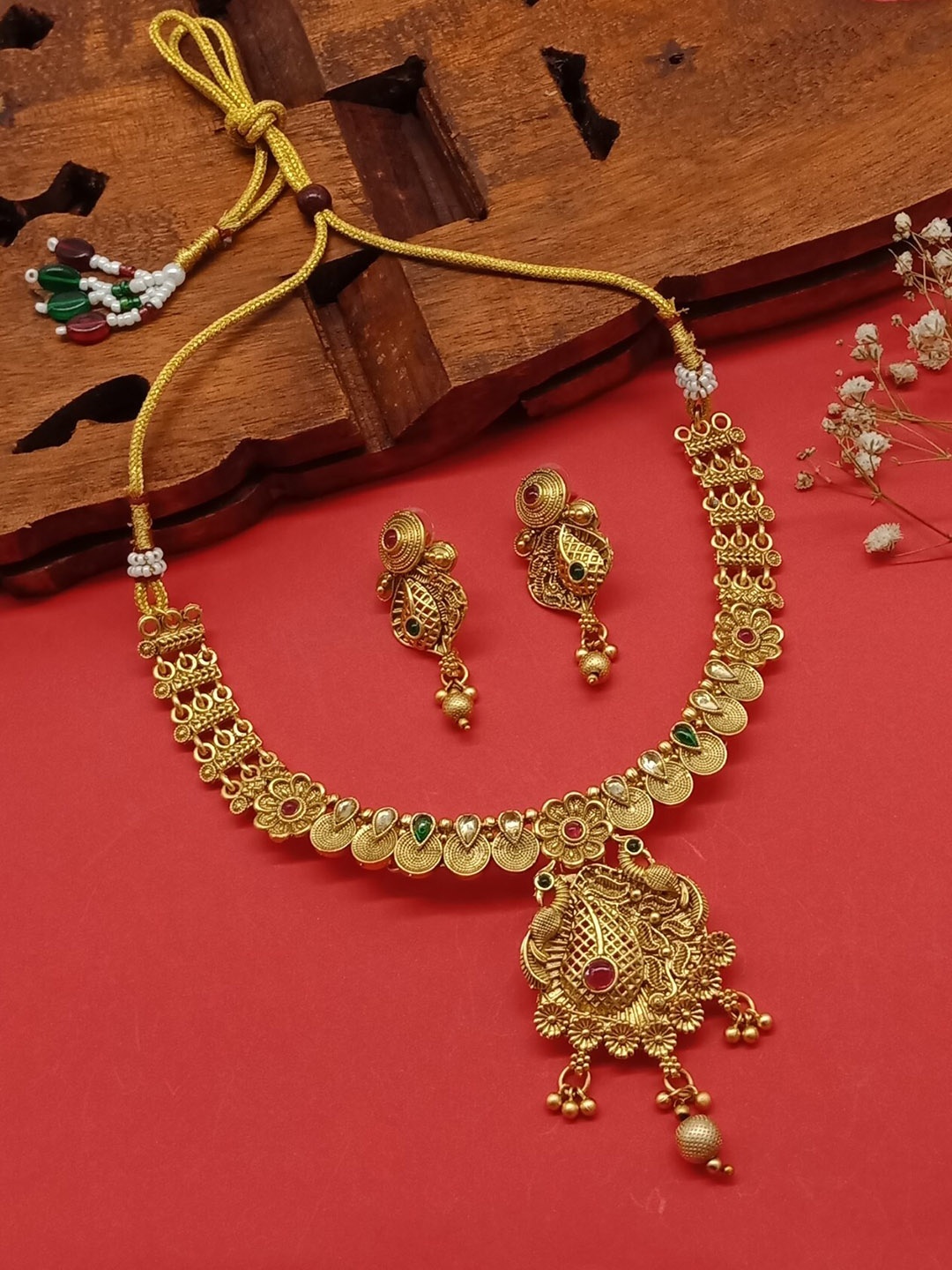 

AASHISH IMITATION Gold-Plated Kundan-Studded & Beaded Jewellery Set
