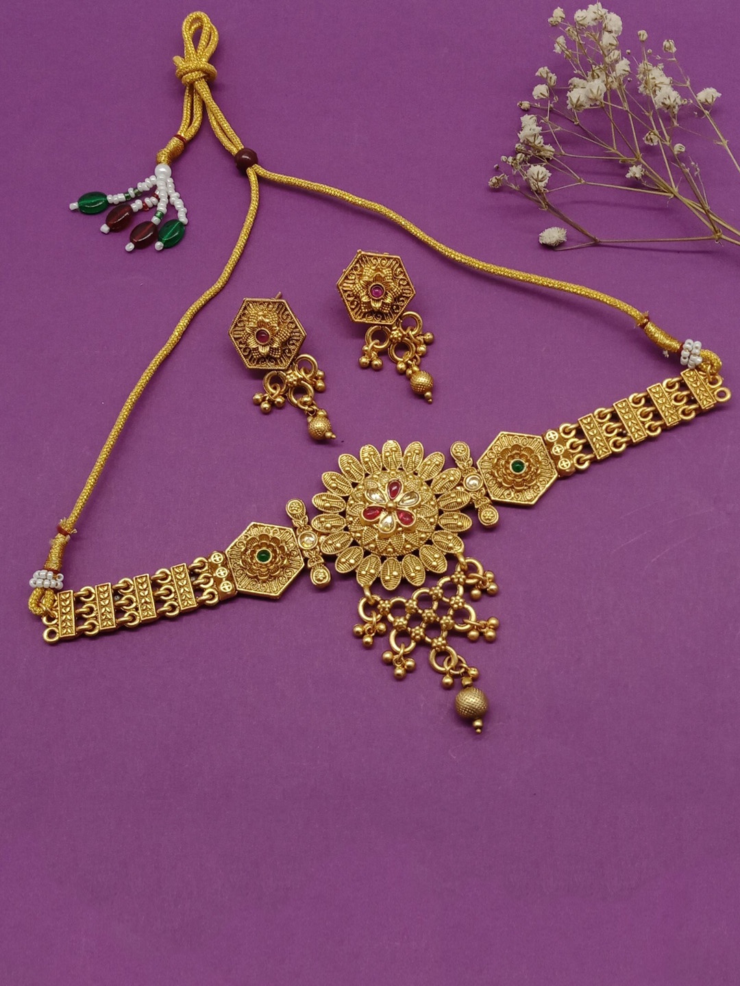 

AASHISH IMITATION Gold-Plated Kundan-Studded & Beaded Jewellery Set