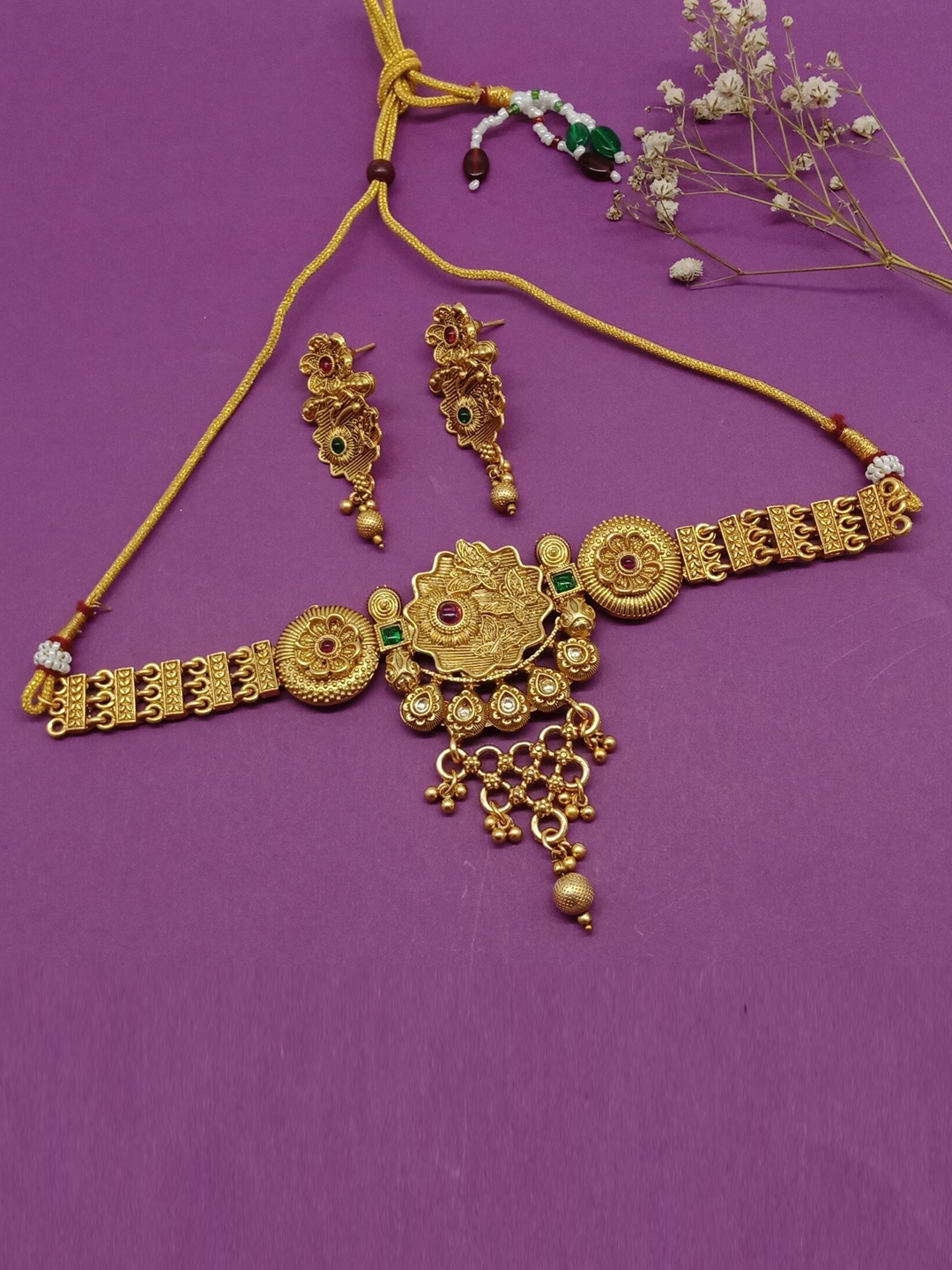 

AASHISH IMITATION Gold-Plated Kundan-Studded & Beaded Necklace & Earrings