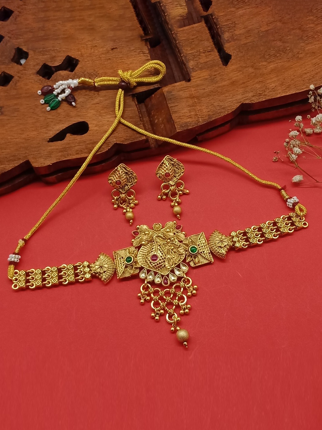 

AASHISH IMITATION Gold-Plated Kundan-Studded & Beaded Necklace & Earrings
