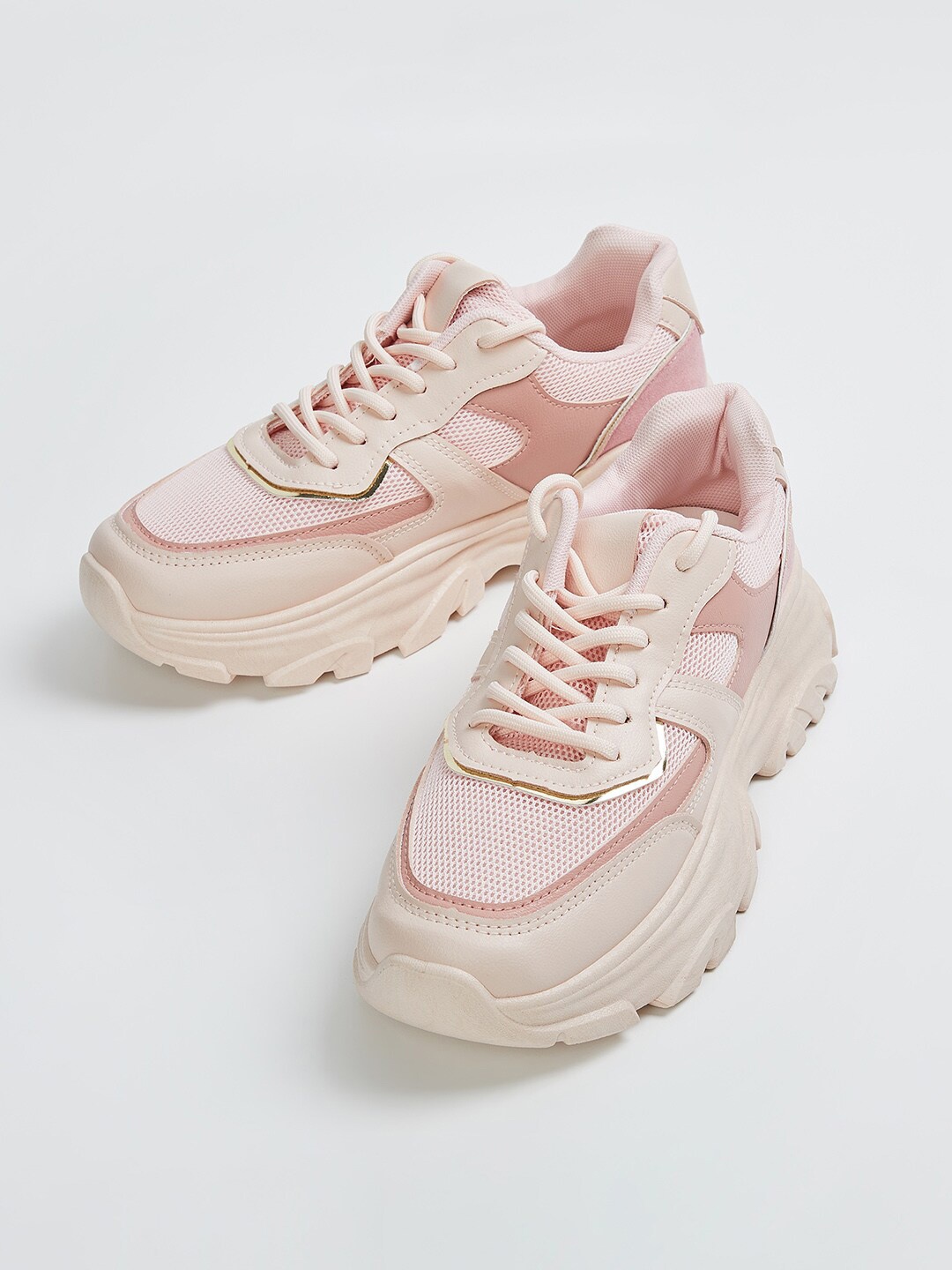 

max Women Mesh Knit Walking Shoes, Peach