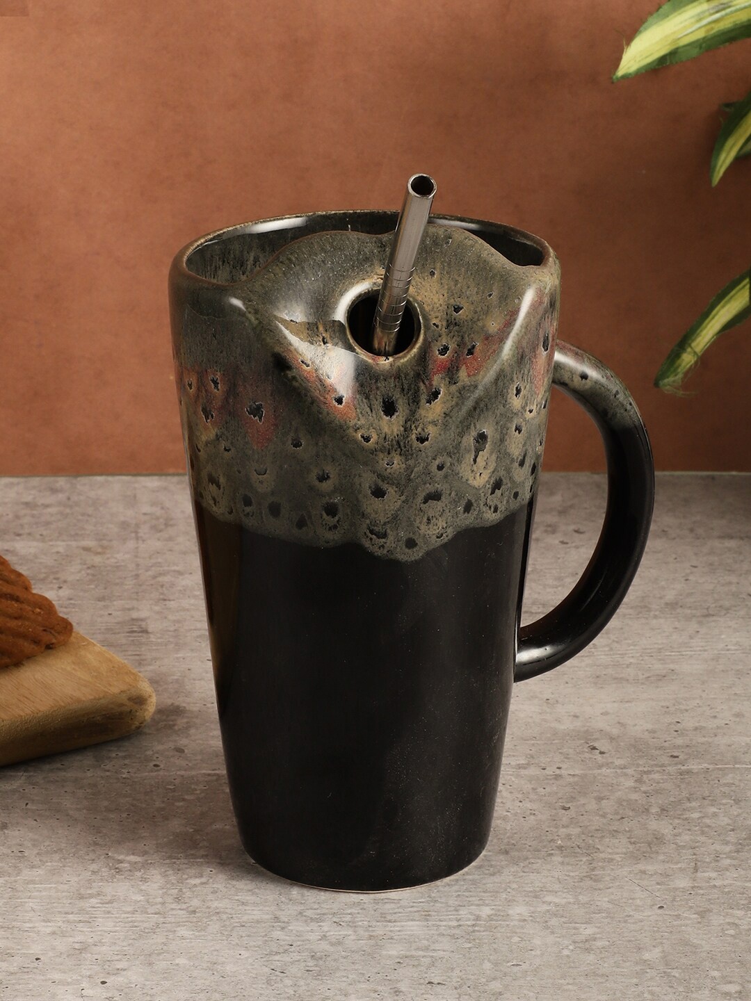 

MIAH Decor Black Textured Ceramic Glossy Mug With Stainless Steel Straw - 640 ml