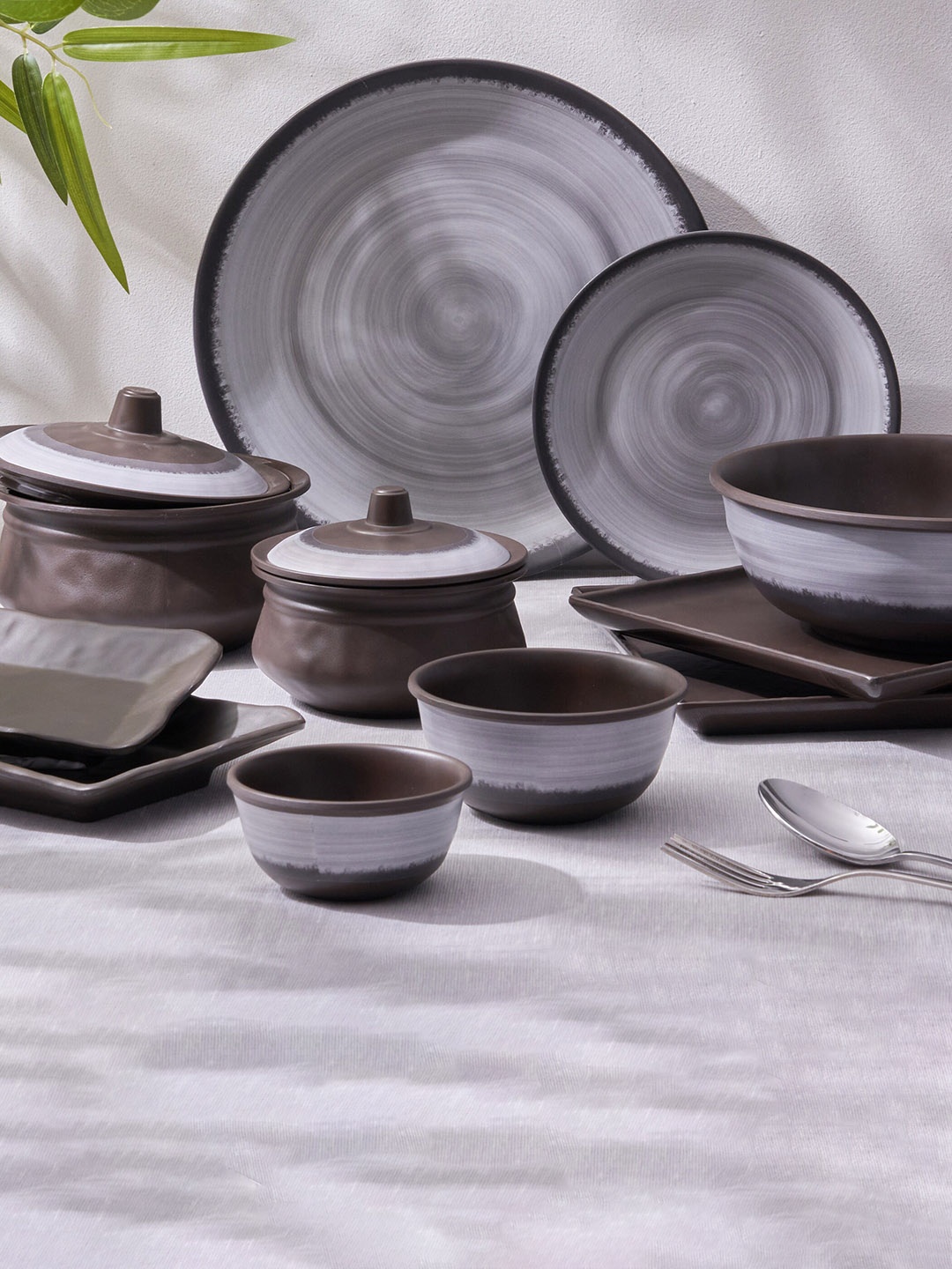 

Home Centre Meadows Swirl Brown Melamine Matte Bakery Platter