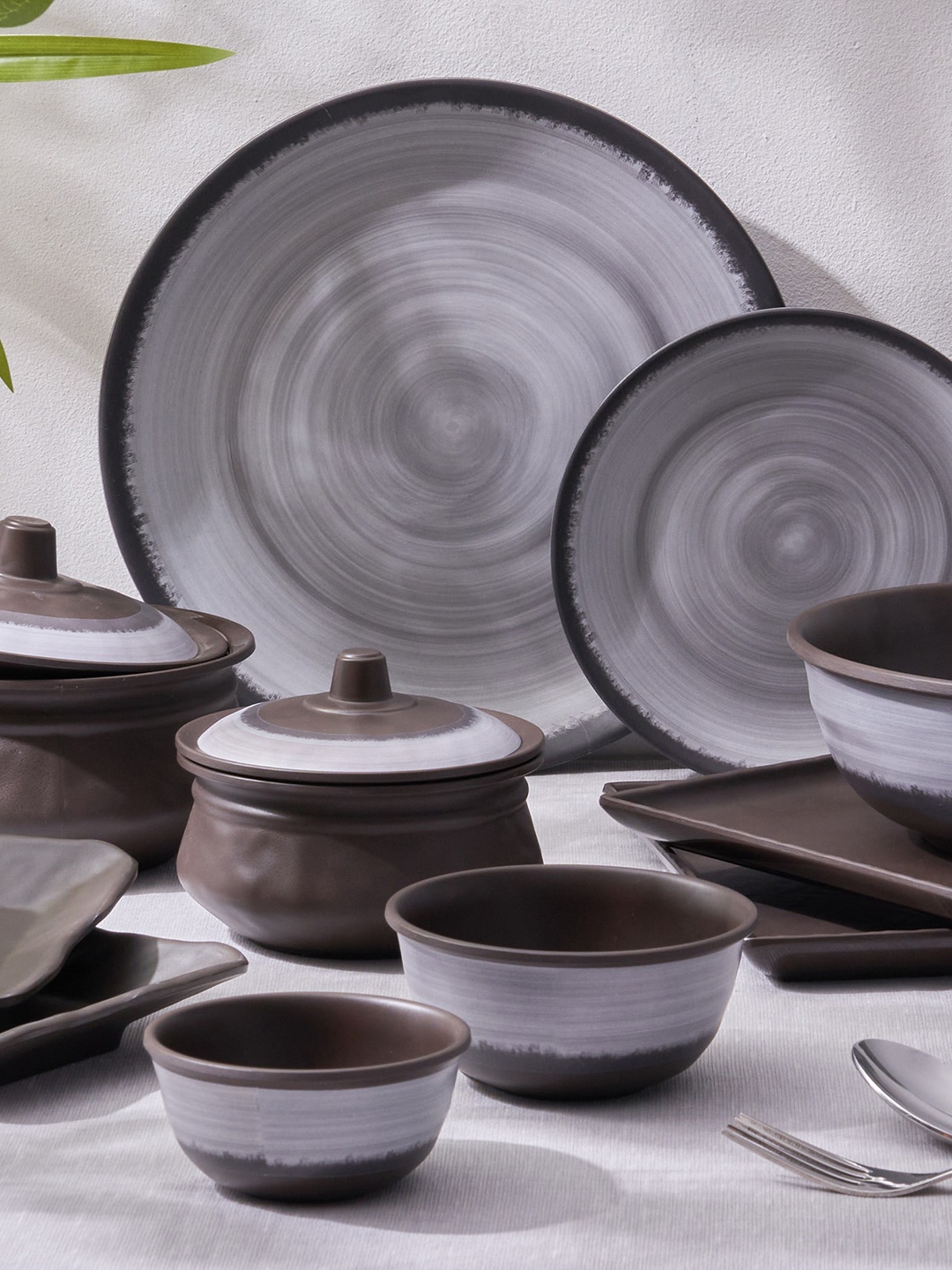 

Home Centre Meadows Brown Melamine Bakery Platter