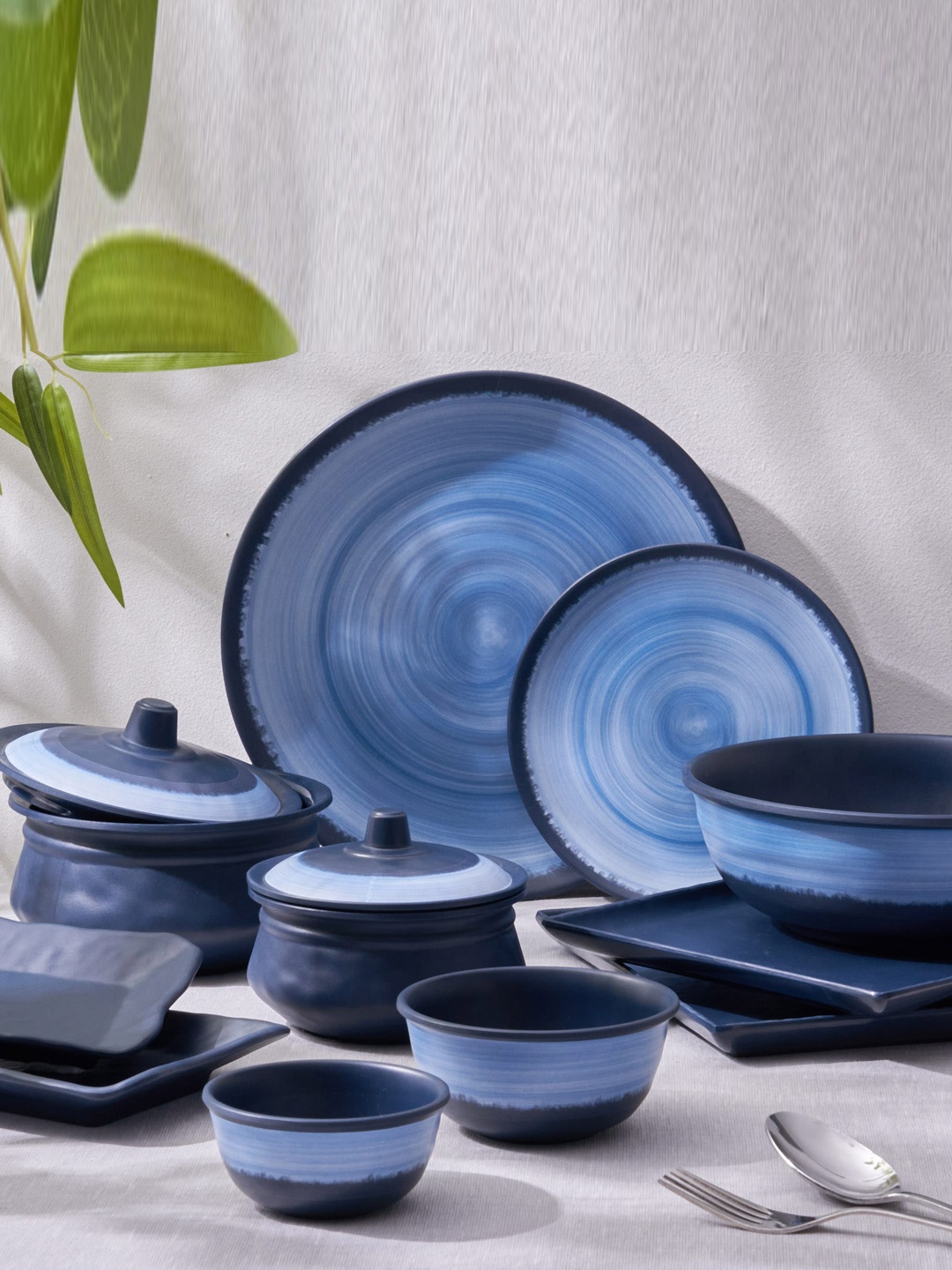 

Home Centre Meadows Blue Colourblocked Handi With Lid - 420 ml