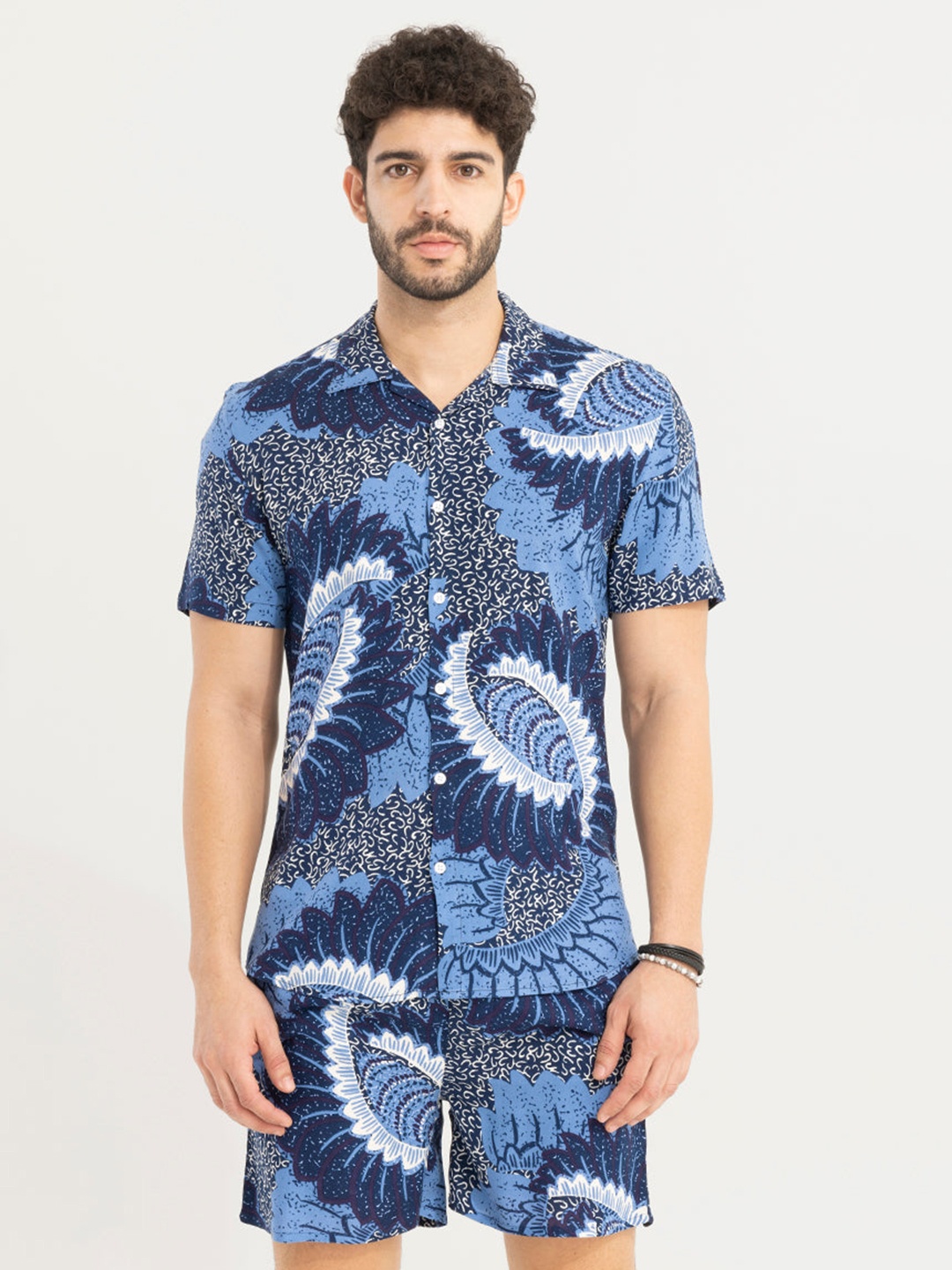

Snitch Blue Printed Shirt Collar Shirt & Shorts