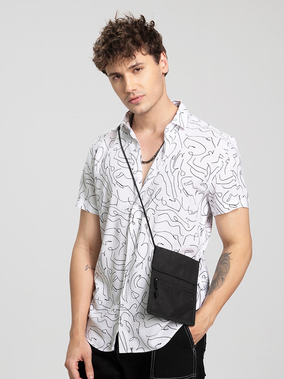

Snitch Abstract Printed Slim Fit Short Sleeve Casual Shirt, White