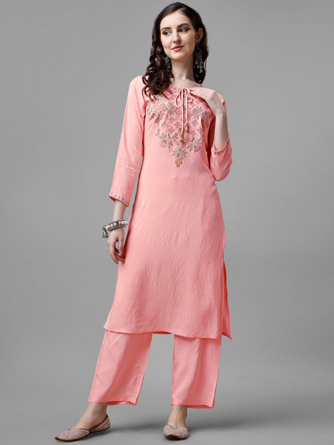 

BESUCHER Floral Motifs Embroidered Straight Kurta with Salwar & With Dupatta, Peach