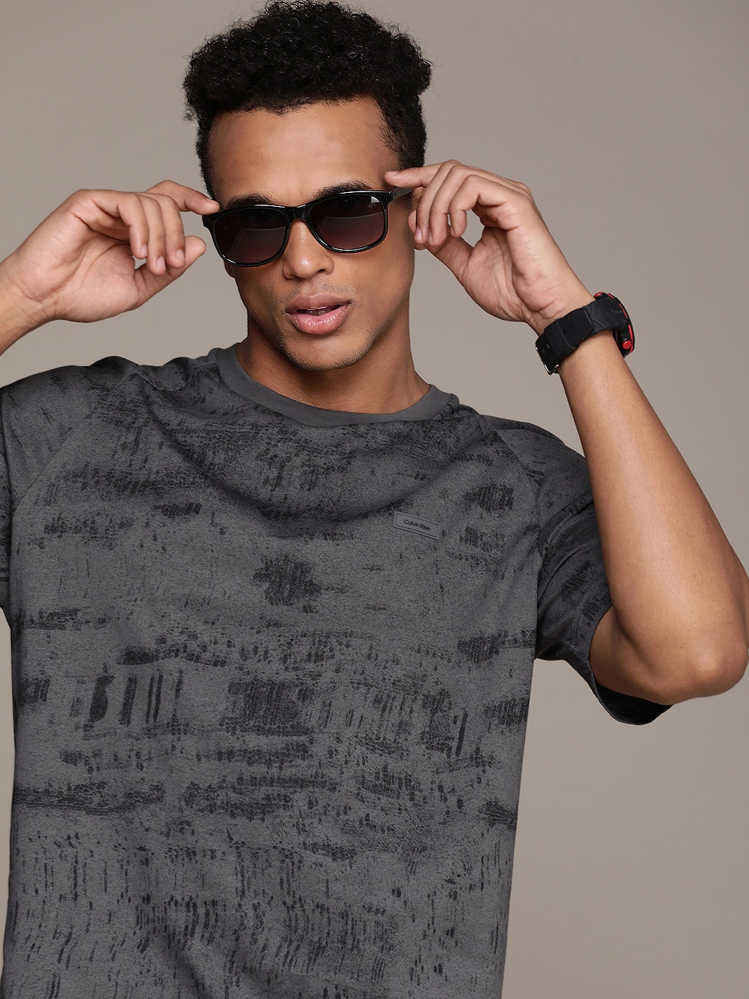 

Calvin Klein Jeans Pure Cotton Abstract Printed Comfort Fit Casual T-shirt, Grey