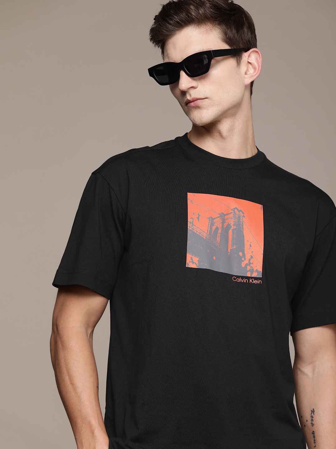 

Calvin Klein Jeans Printed Drop-Shoulder Pure Cotton T-shirt, Black