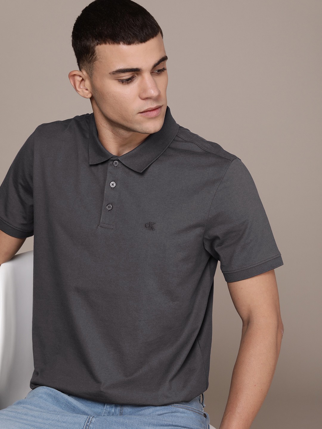 

Calvin Klein Jeans Solid Polo Collar Casual T-shirt, Grey