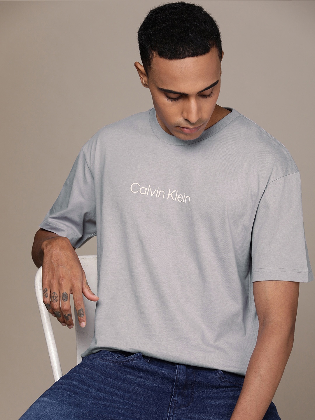 

Calvin Klein Jeans Pure Cotton Brand Logo Printed Drop-Shoulder Sleeves Casual T-shirt, Grey