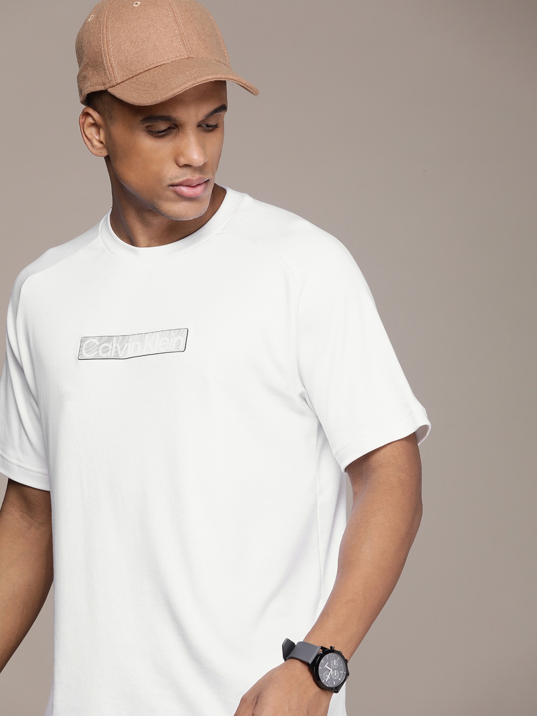 

Calvin Klein Jeans Pure Cotton Solid With Applique Detail T-shirt, White
