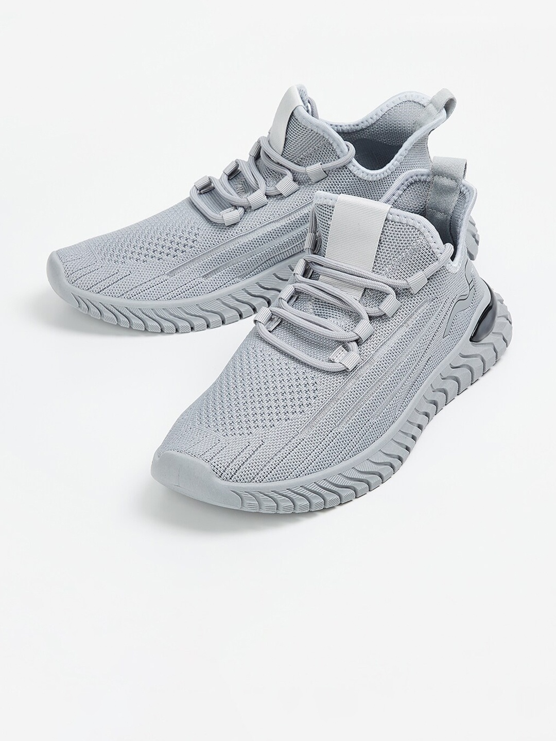 

max Men Flyknit Mesh Walking Shoes, Grey