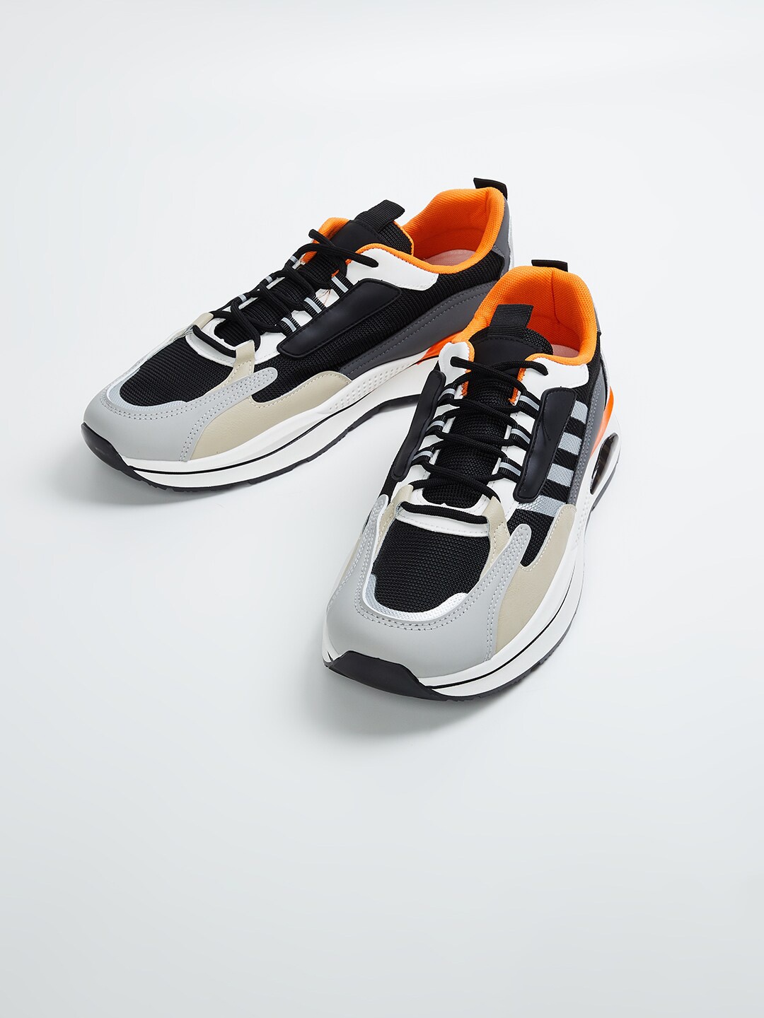 

max Men Colourblocked Lace-Up Running Shoes, White