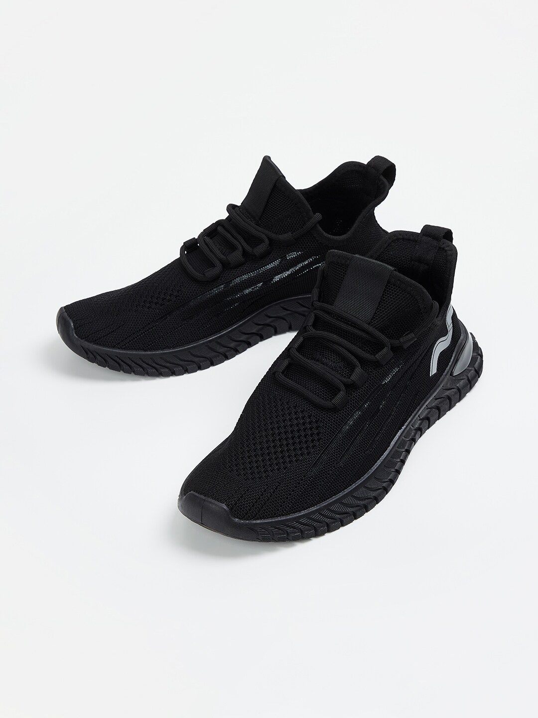 

max Men Flyknit Lace-Up Running Shoes, Black