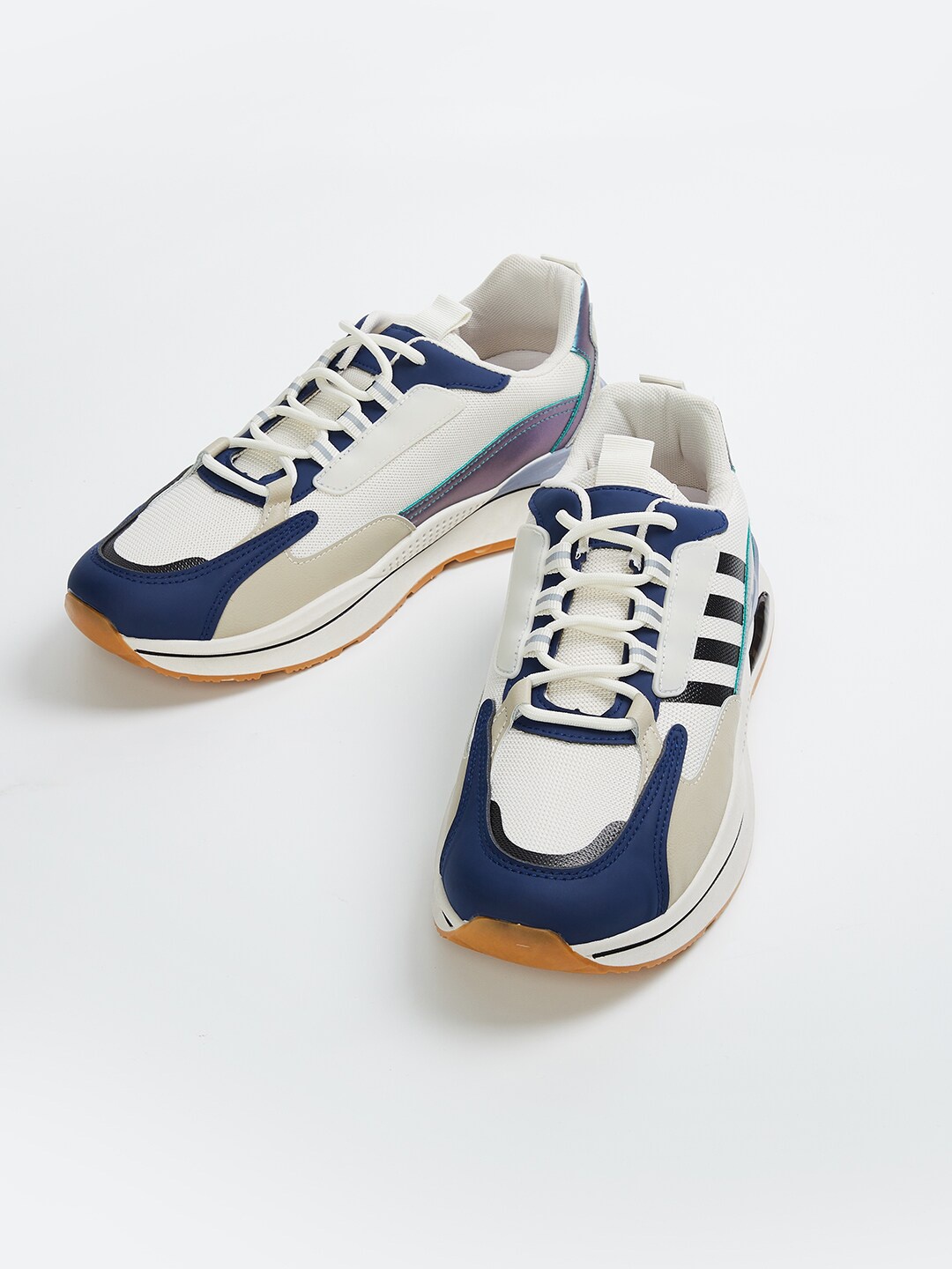 

max Men Colourblocked Lace-Up Walking Shoes, White