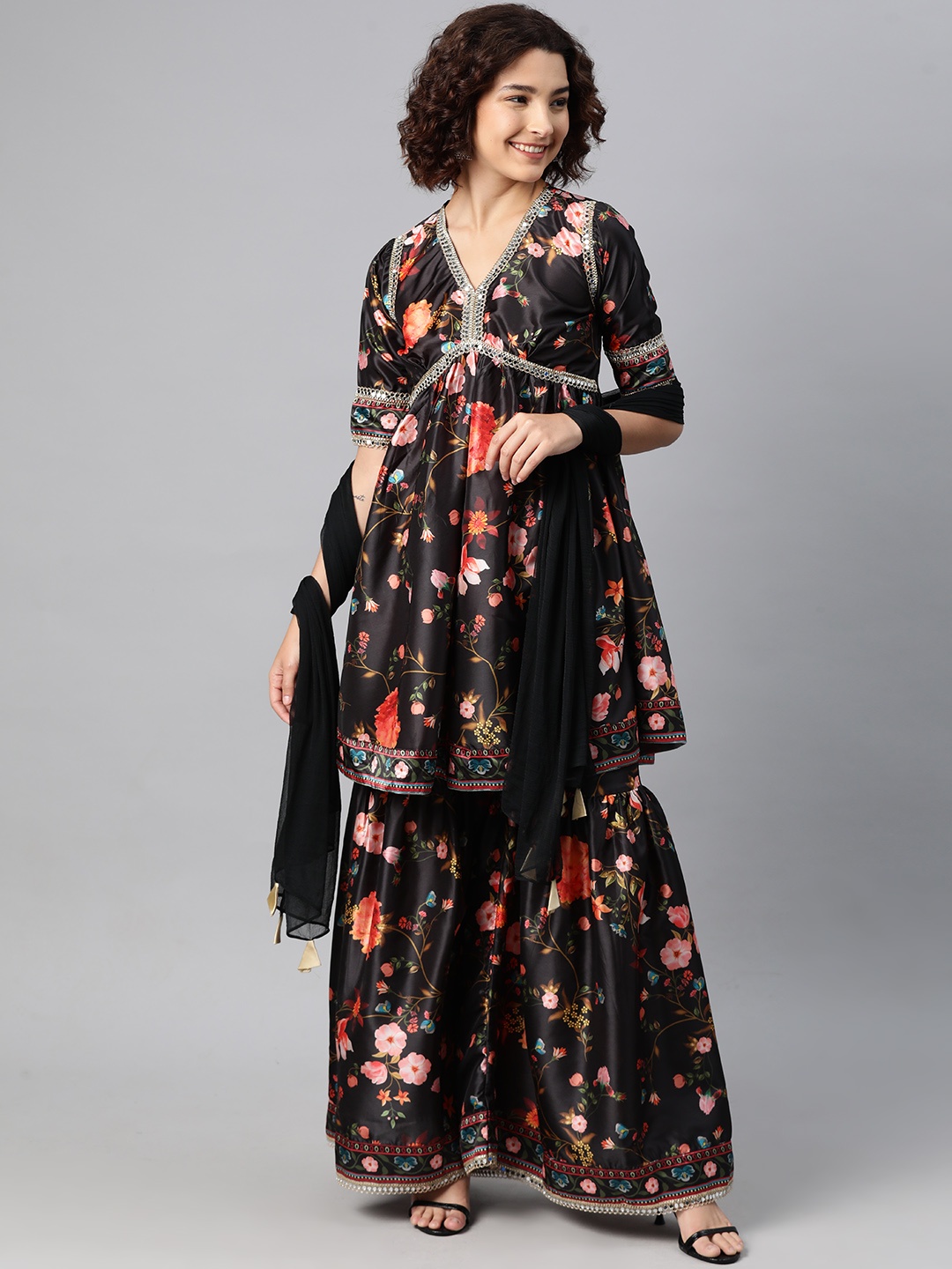 

V TRADITION Women Floral Printed Regular Gotta Patti Kurta with Trousers & With Dupatta, Black