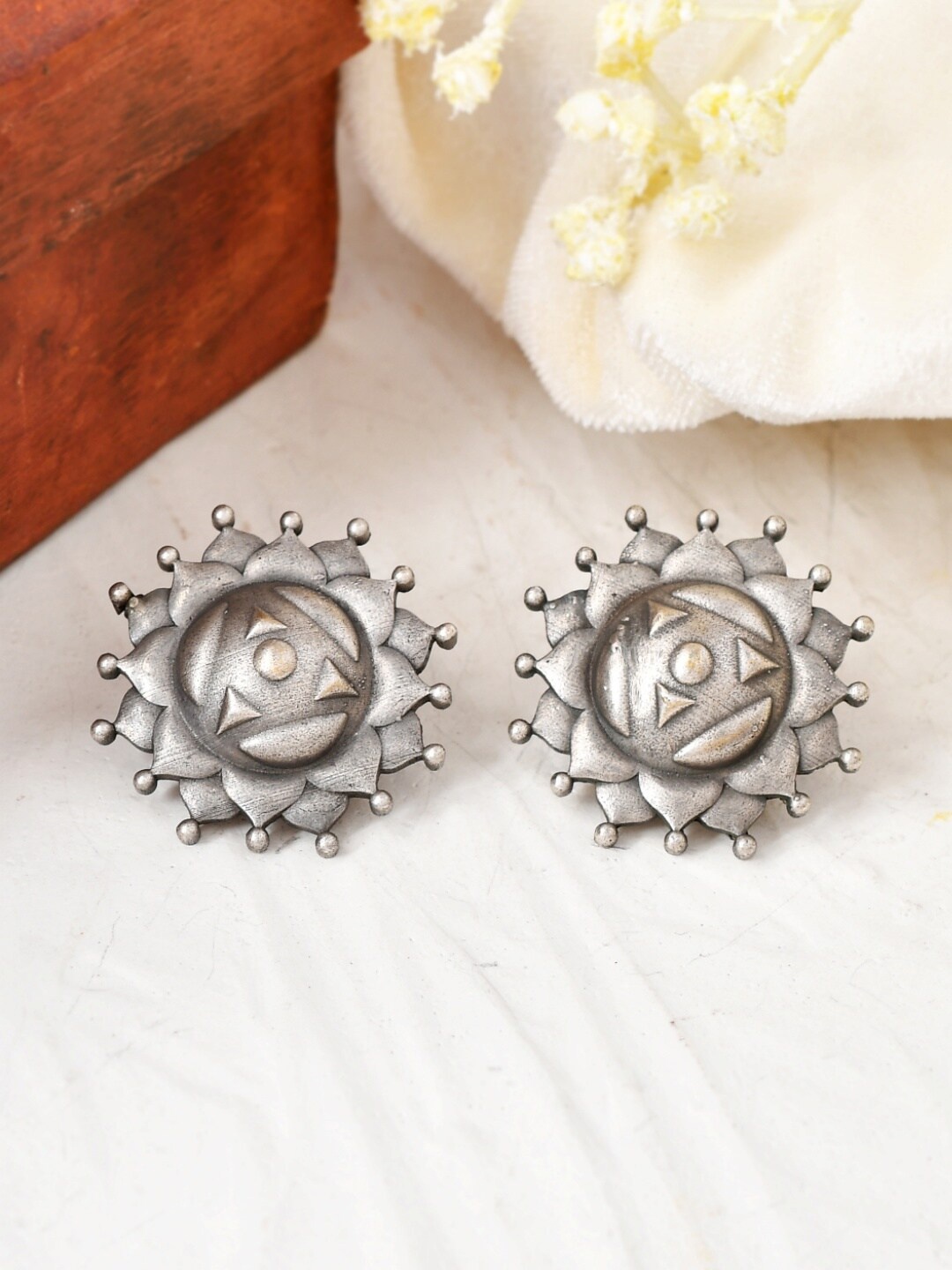 

Ishhaara Brass-Plated Classic Oxidised Studs Earrings, Silver