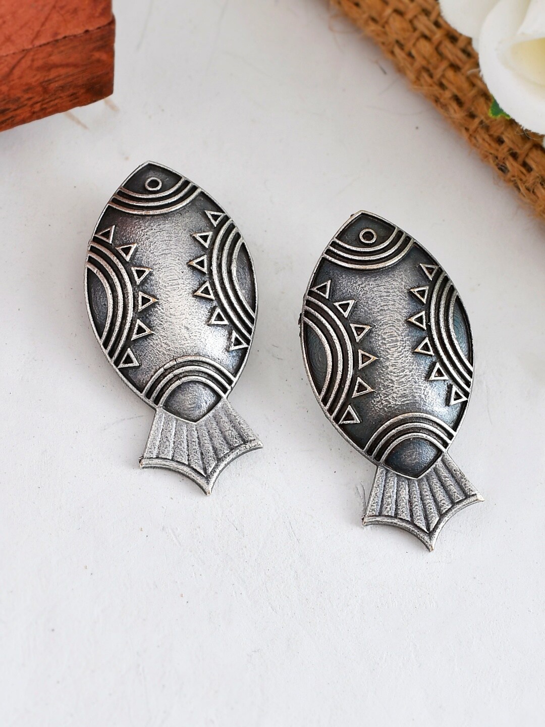 

Ishhaara Brass-Plated Classic Studs, Silver
