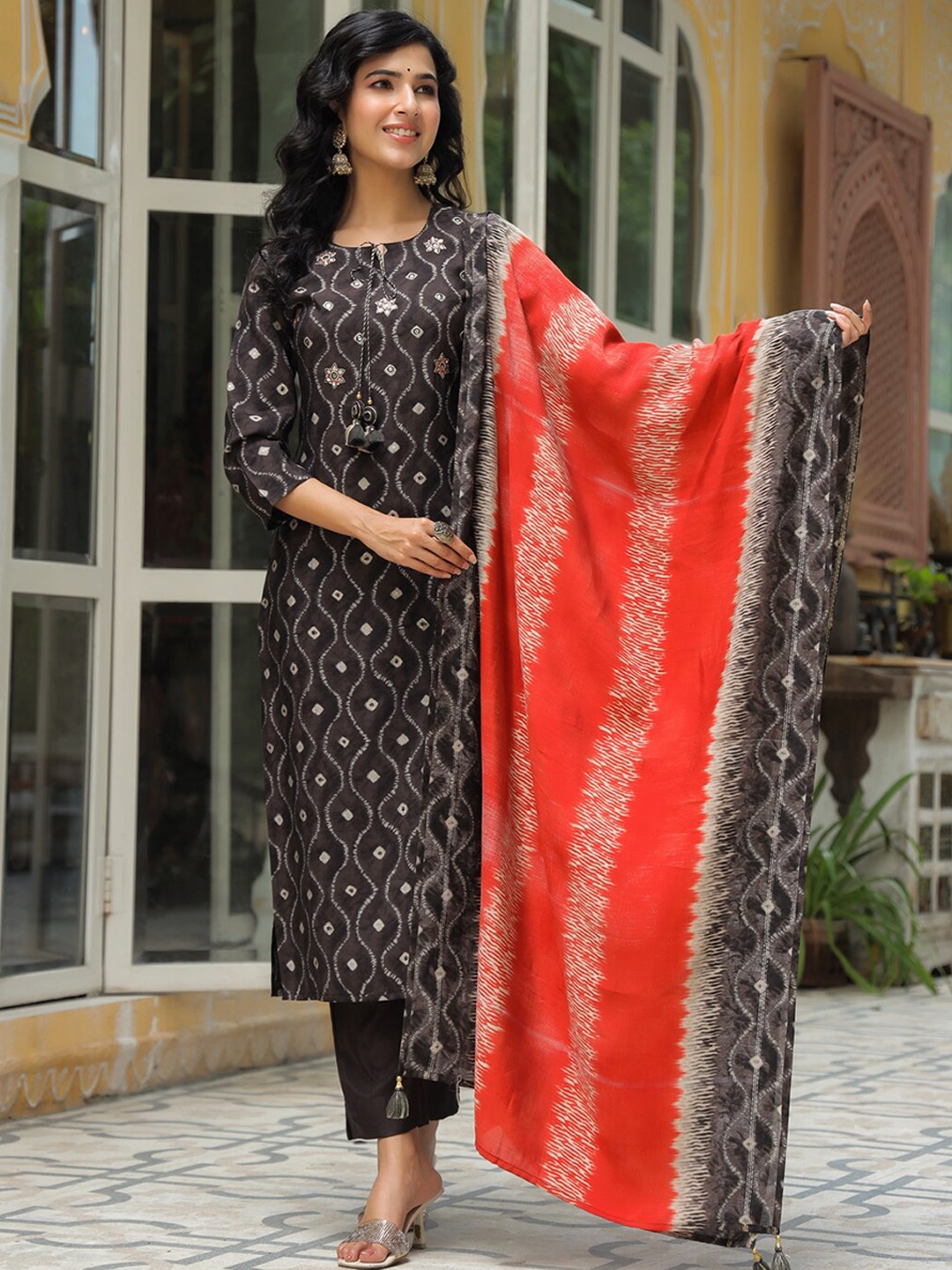 

PIROH Ethnic Motifs Printed Thread Work Kurta with Trousers & Dupatta, Black